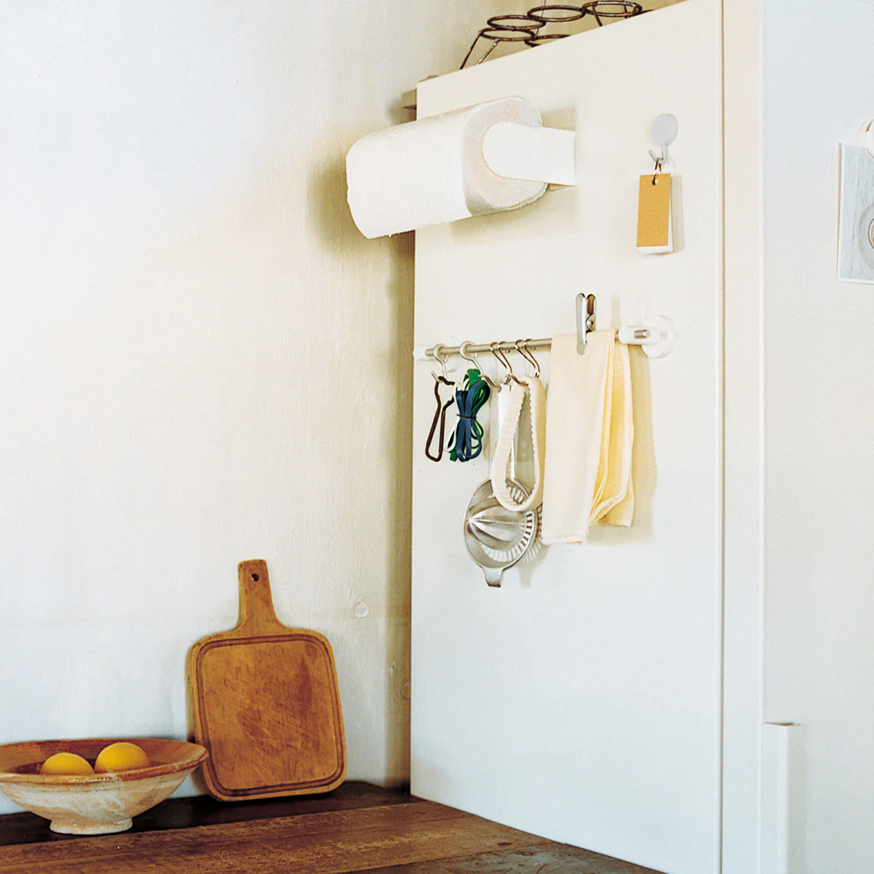 ABS Resin Paper Towel Holder with Magnet - Image 2