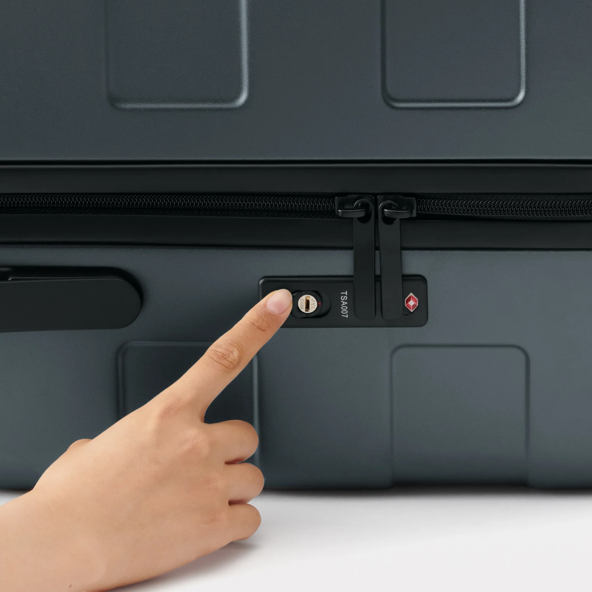 Adjustable Handle Hard Shell Suitcase 105L | Check-In - Image 10