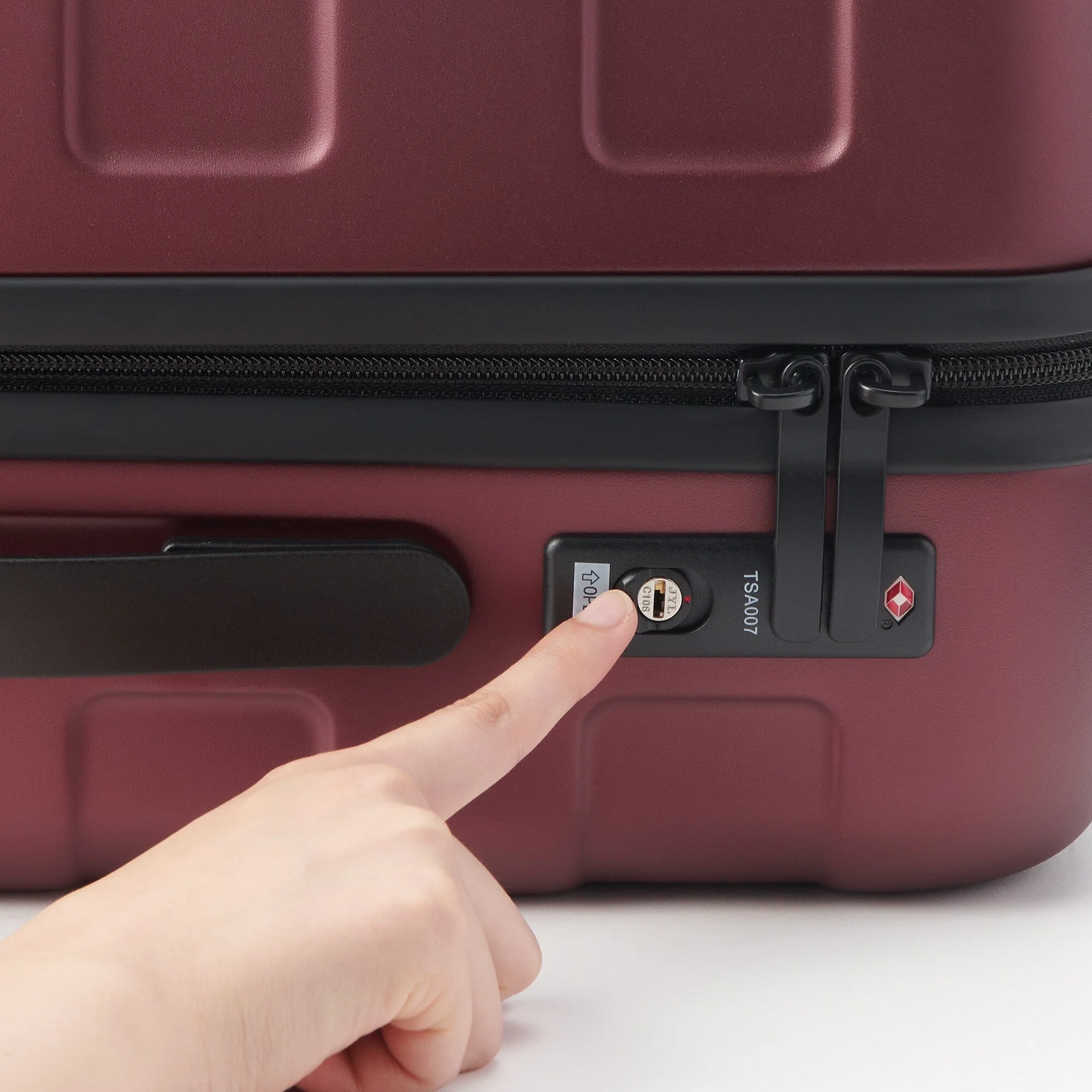 Adjustable Handle Hard Shell Suitcase 36L | Carry-On - Image 13