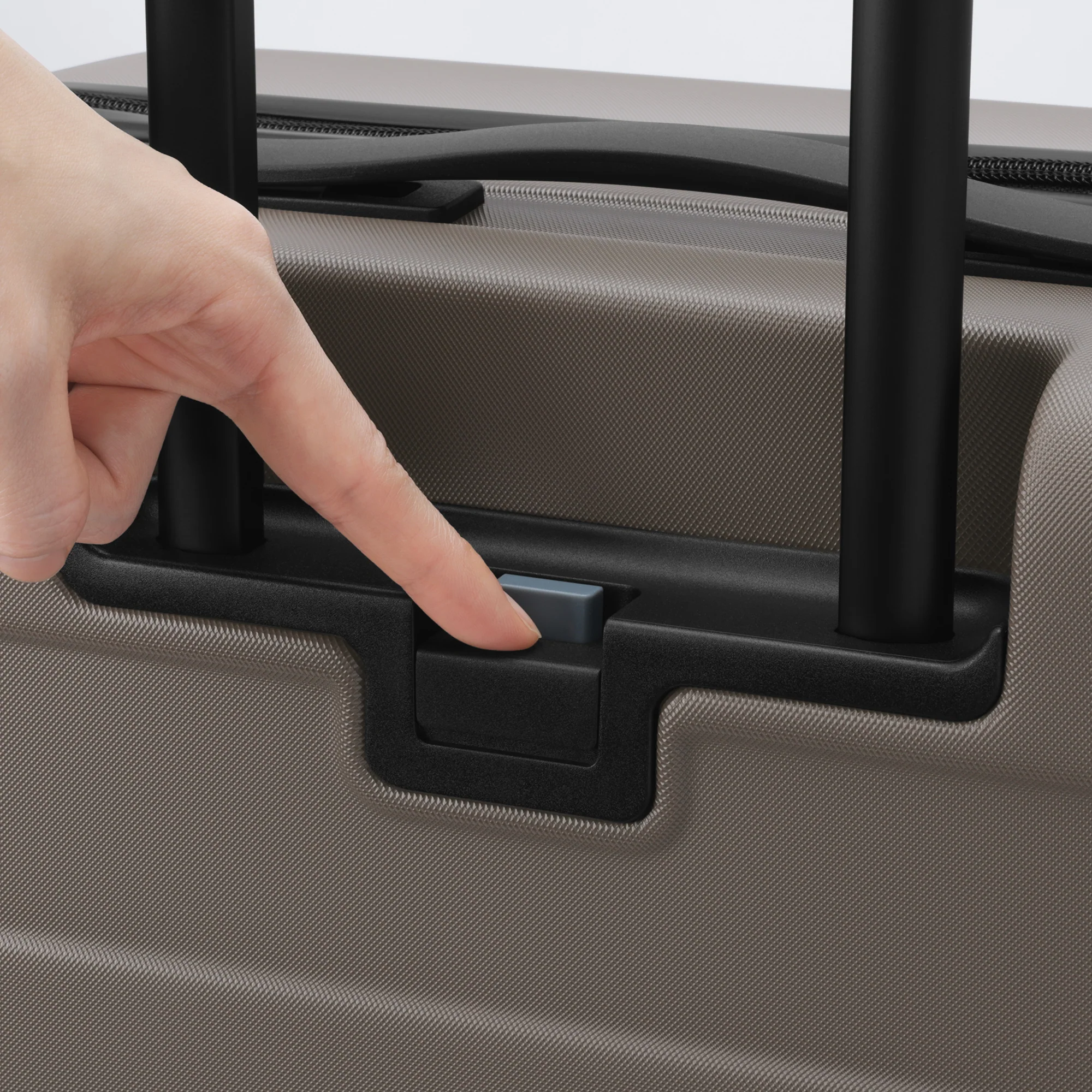 Hard Shell Suitcase 75L | Check-In - Image 123