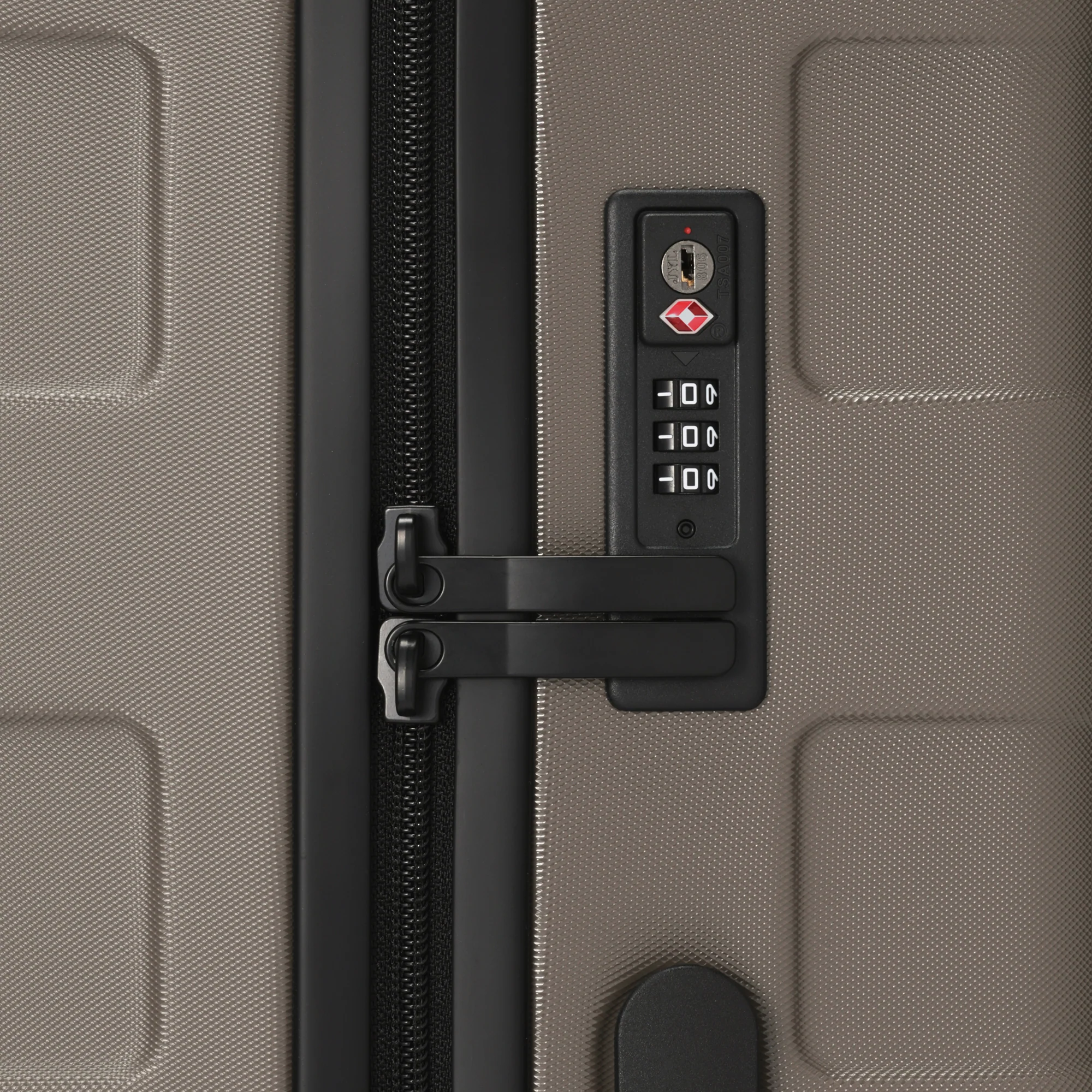 Hard Shell Suitcase 75L | Check-In - Image 124
