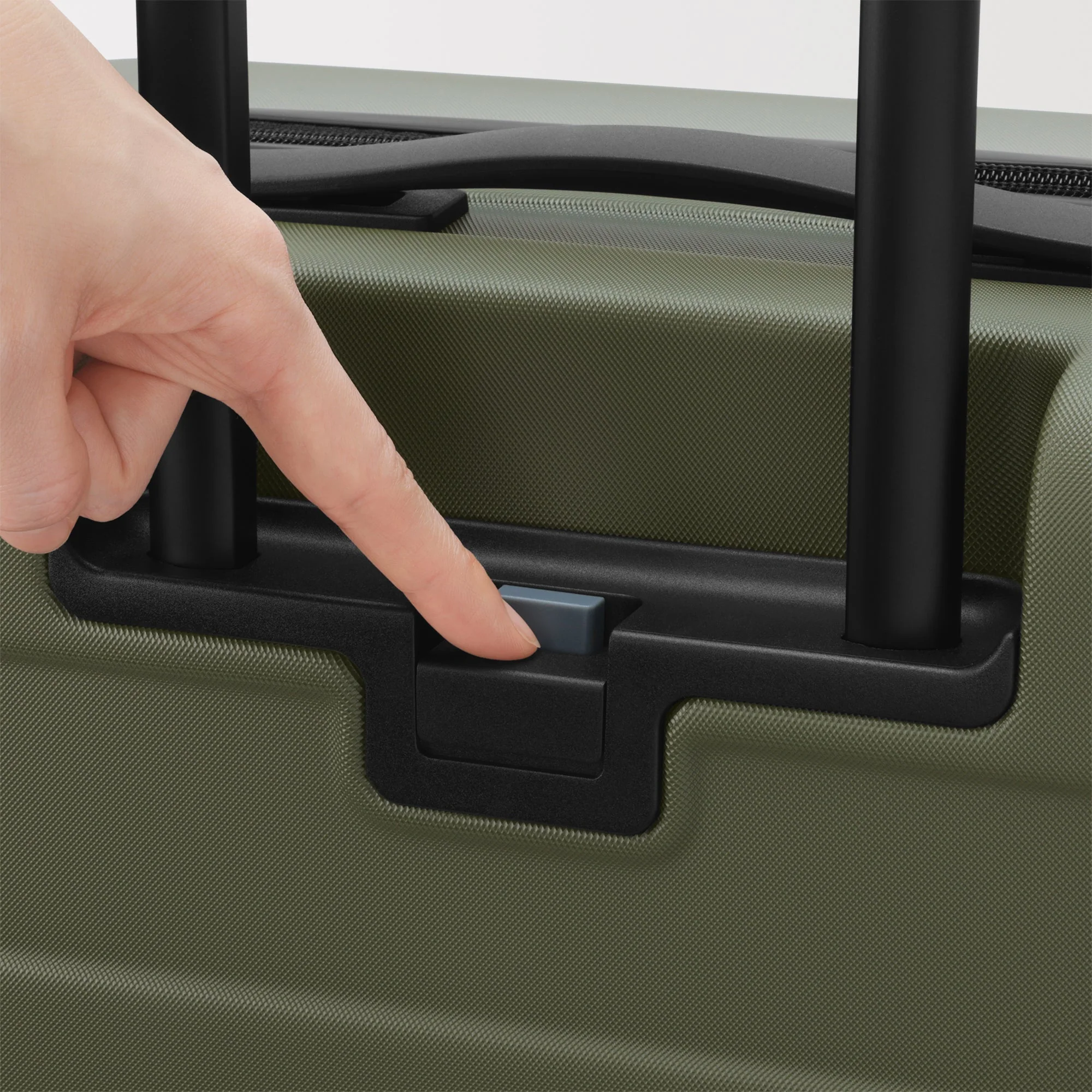 Hard Shell Suitcase 75L | Check-In - Image 51