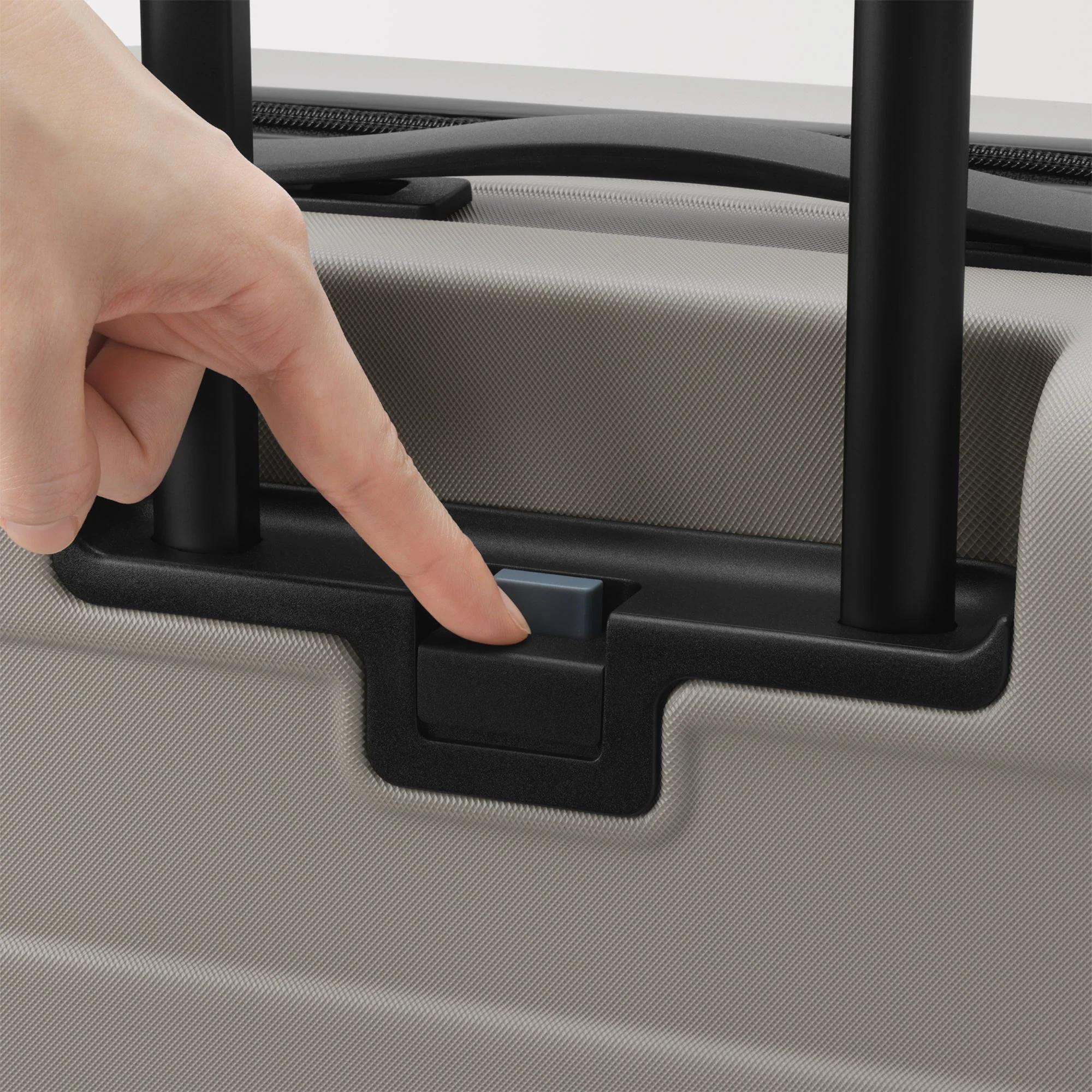 Hard Shell Suitcase 75L | Check-In - Image 79