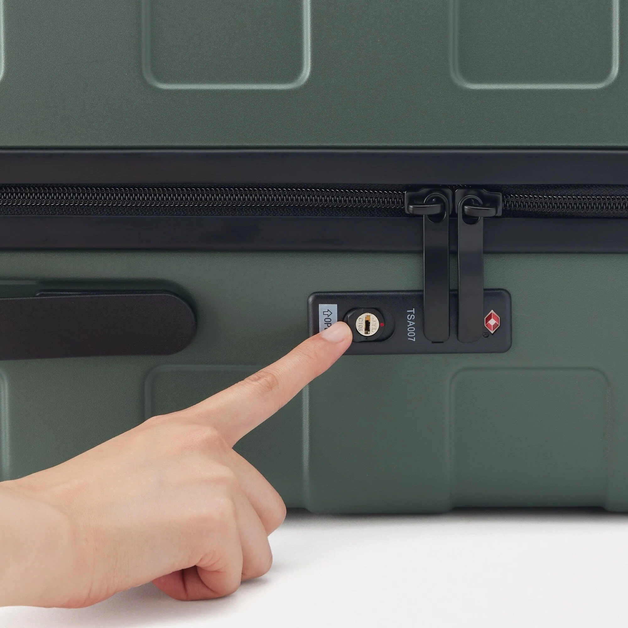 Adjustable Handle Hard Shell Suitcase 75L | Check-In - Image 27