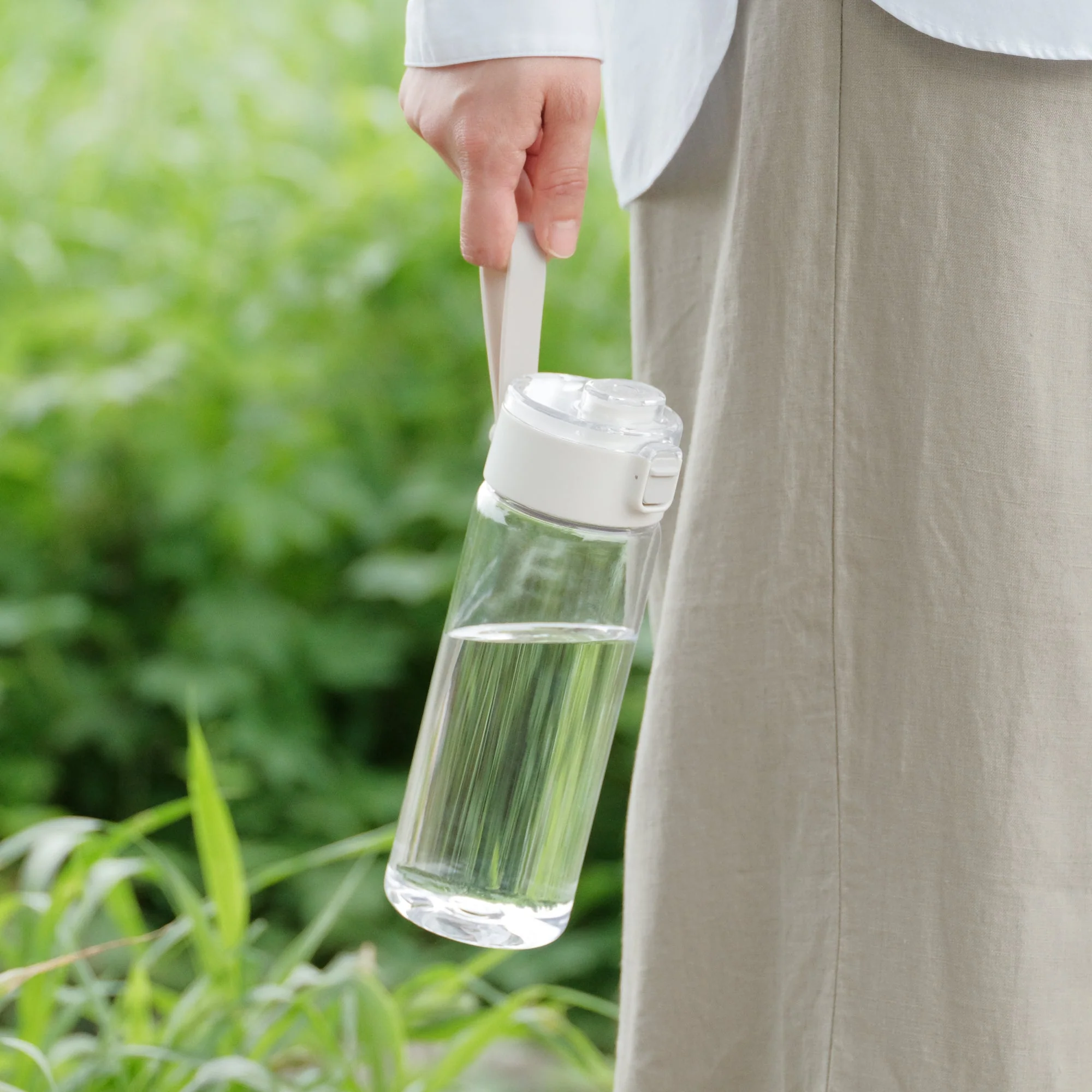 Clear Water Bottle (18.6 fl oz) - Image 2
