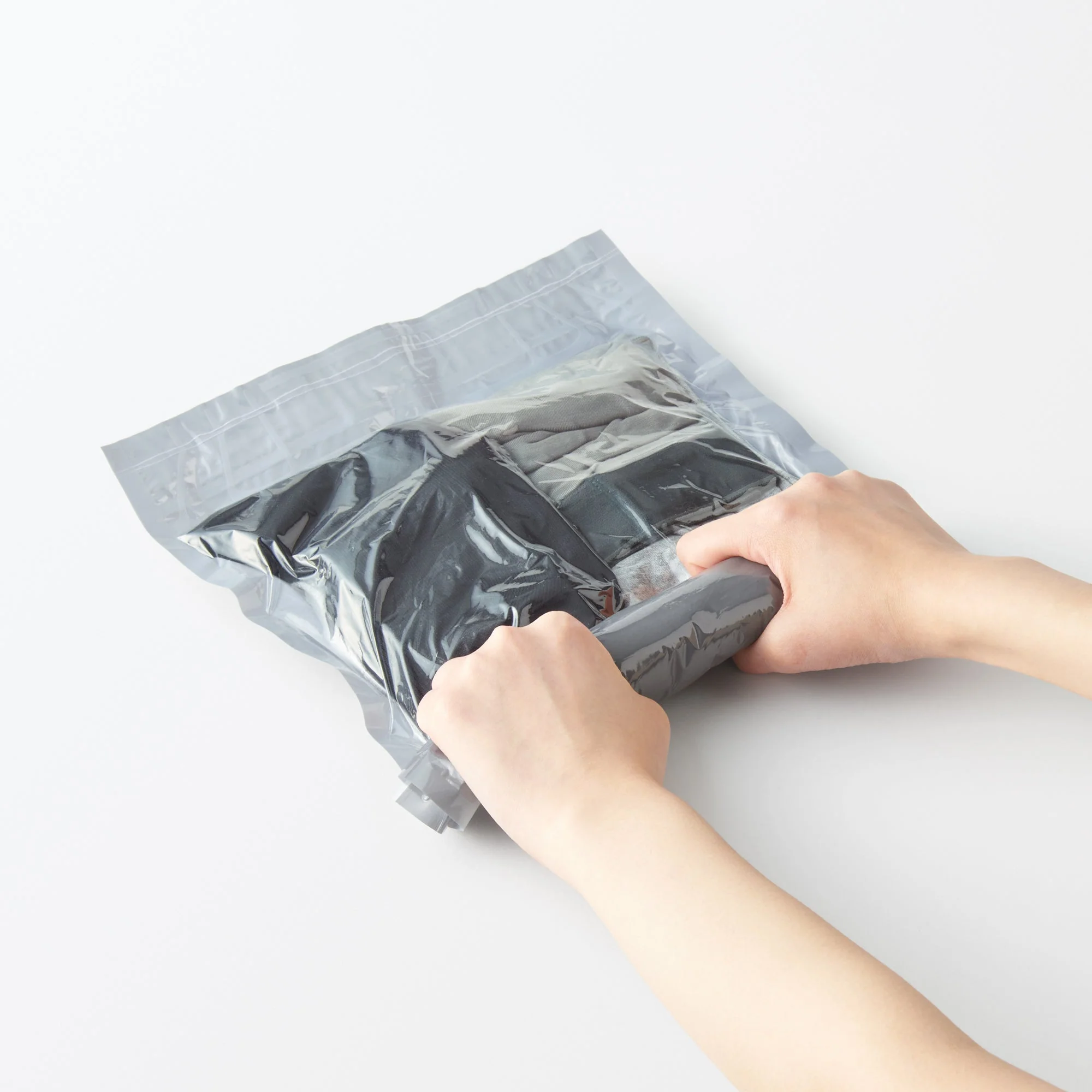 Compression Bag for Clothing (2 Pack) - (W10.2 x L15.7") - Image 2