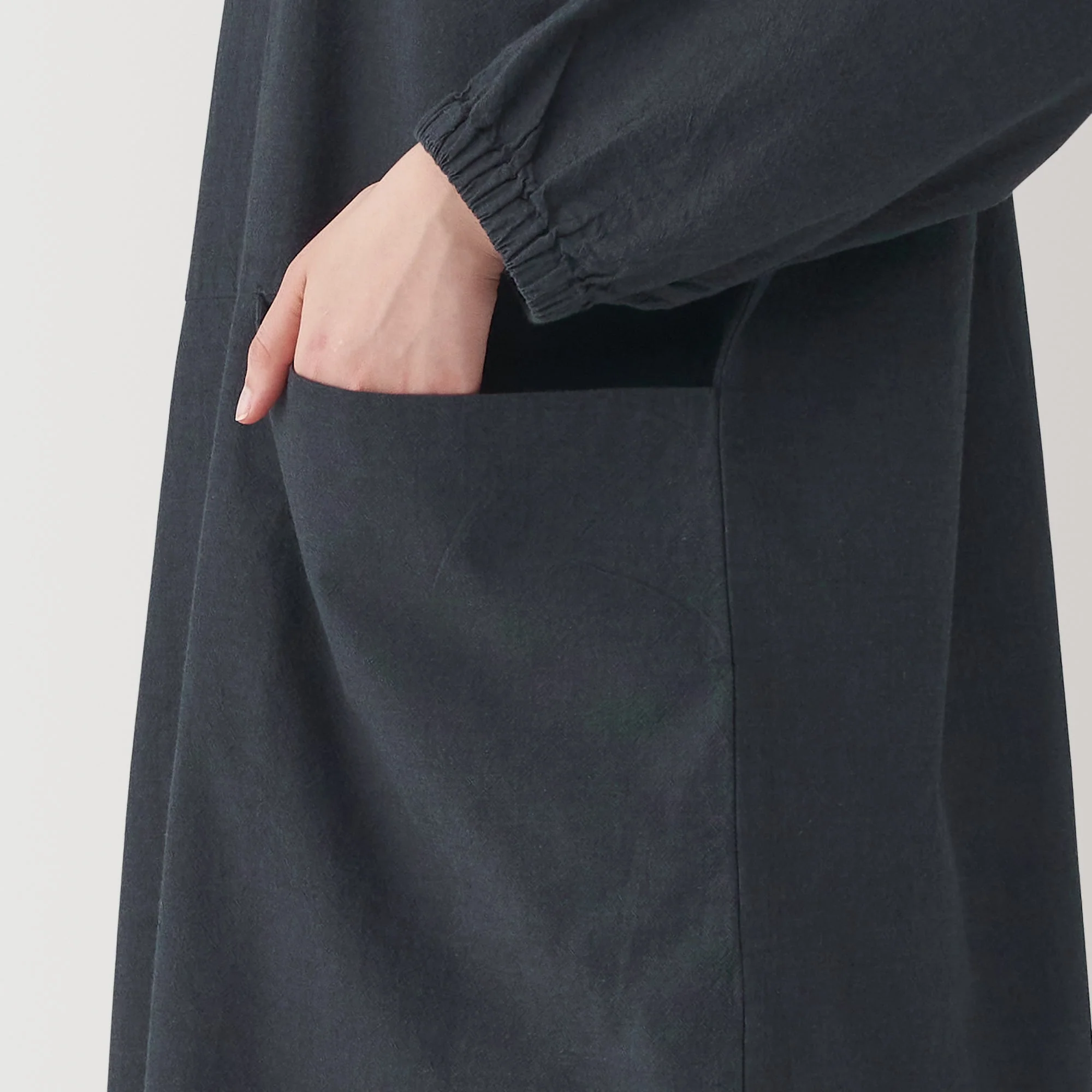Easy Fit Long Sleeve Apron - Dark Gray - Image 4