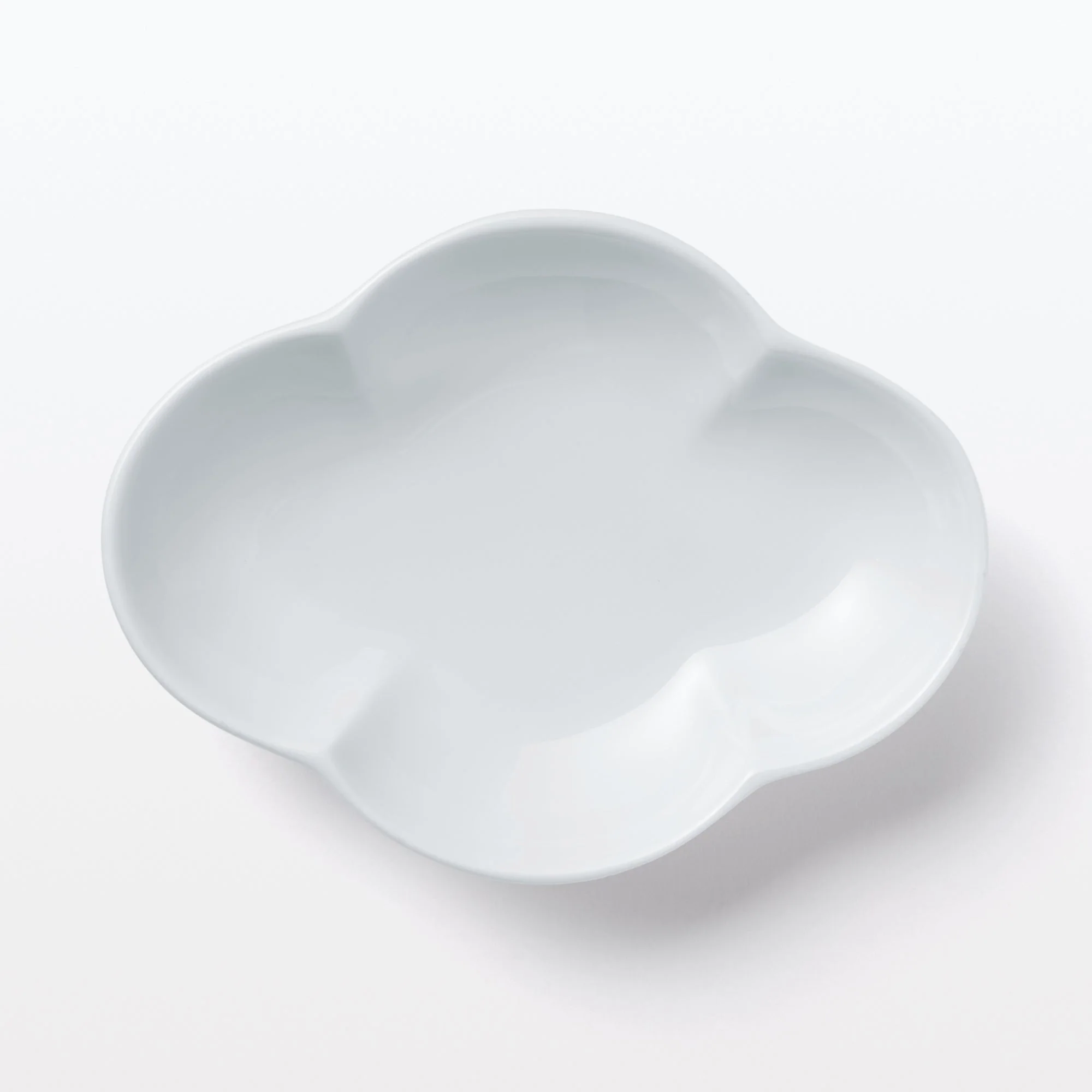 Hasami Ware Lucky Small Plate - Flowering Quince - White - Image 3