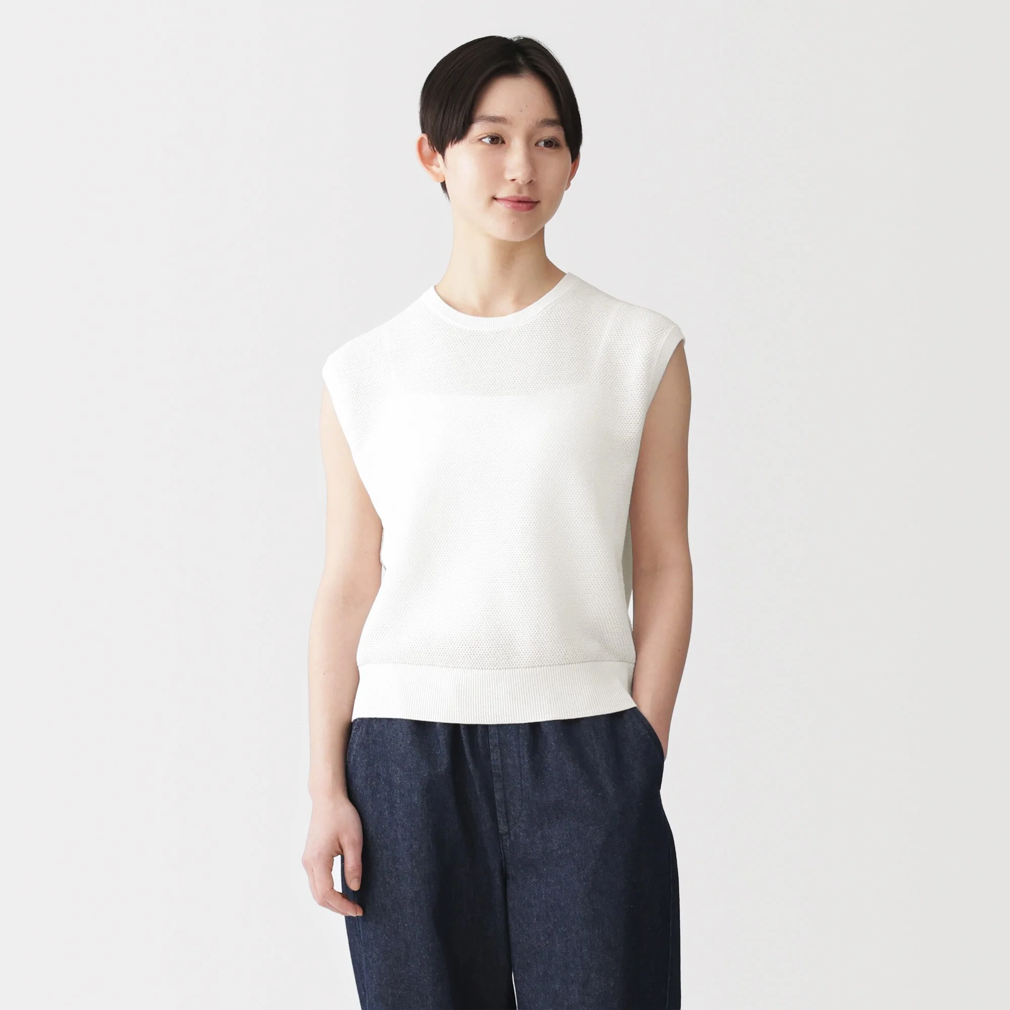 High-Twist Cotton Sleeveless Sweater - Image 10