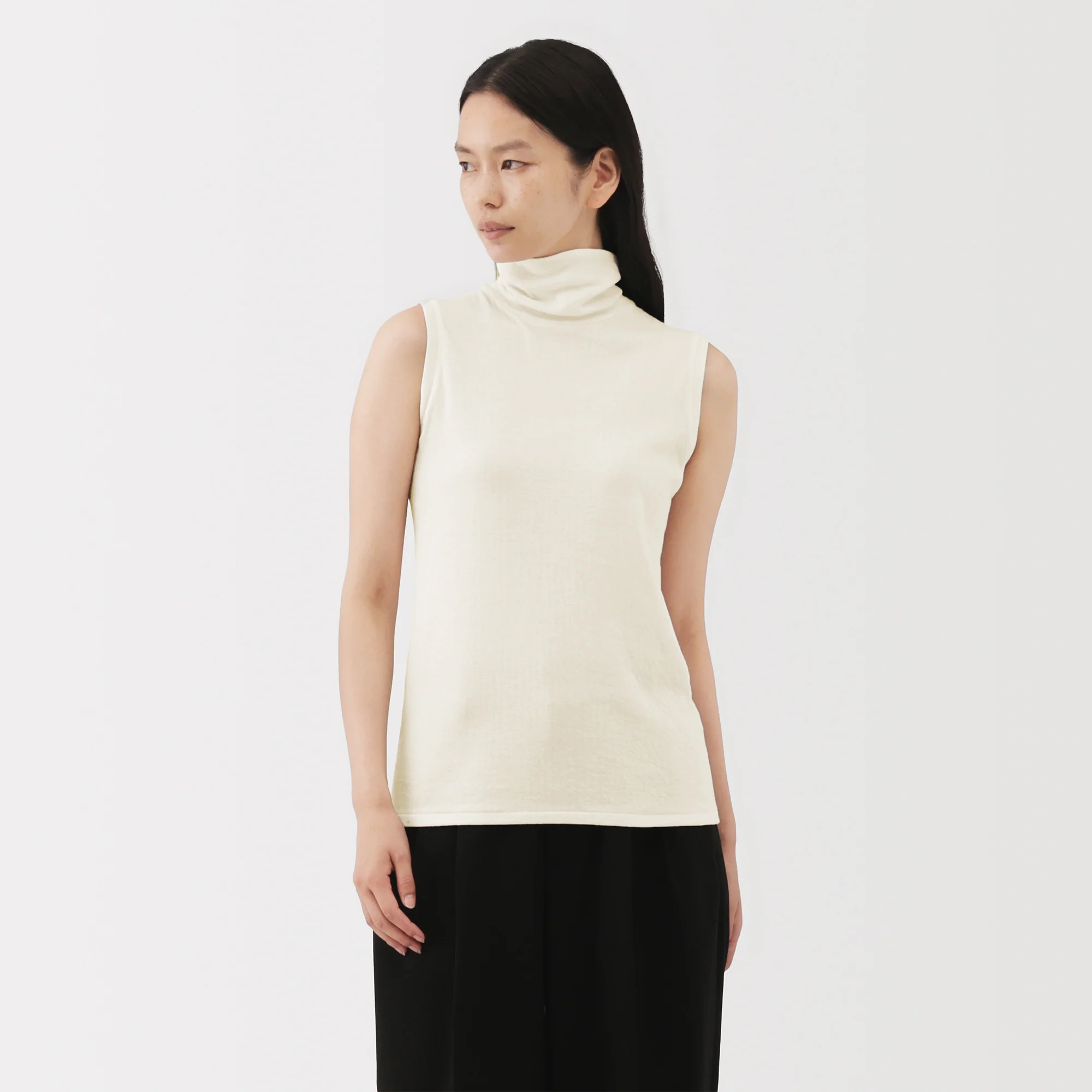 Labo Cotton Cashmere Sleeveless Turtleneck T-Shirt - Image 12