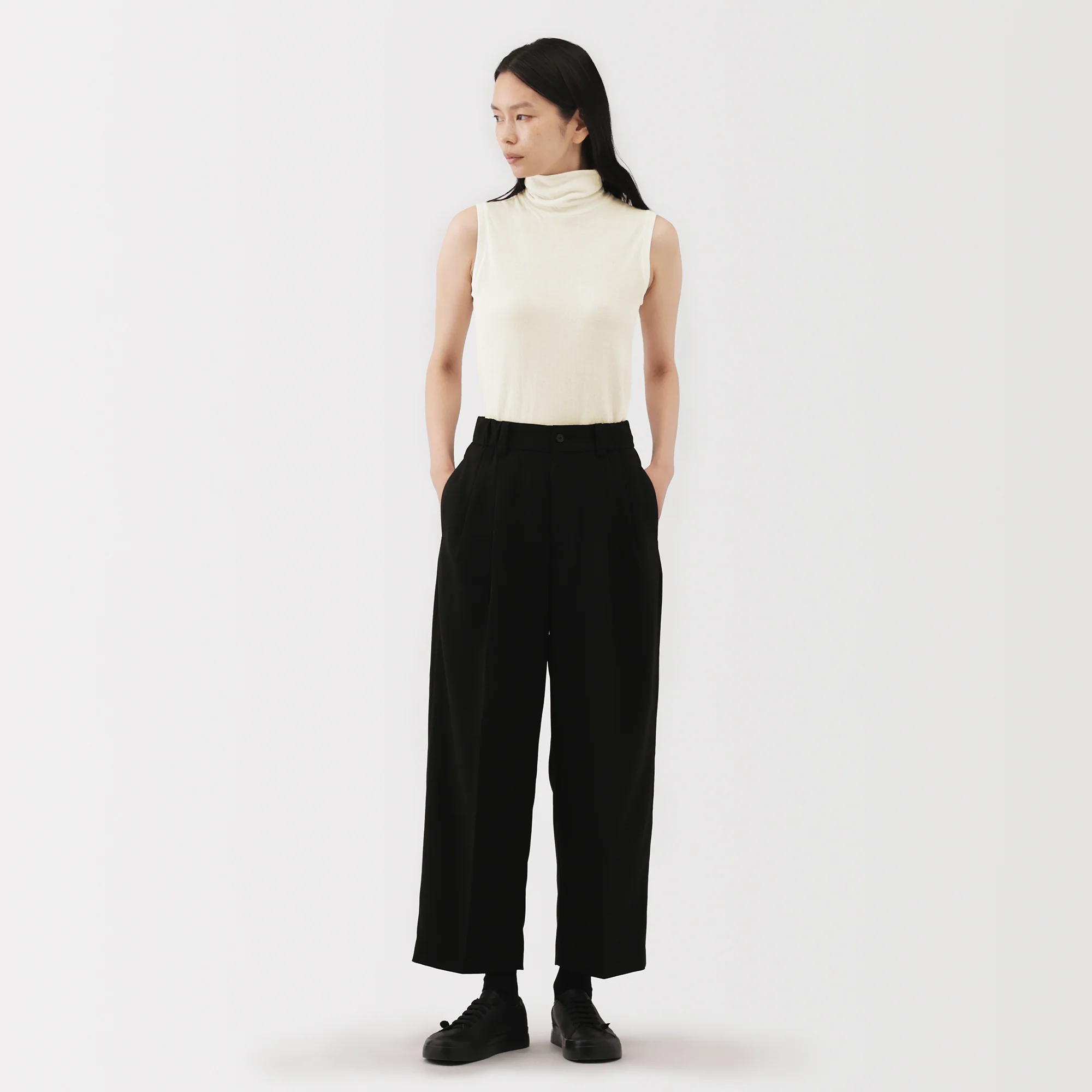 Labo Cotton Cashmere Sleeveless Turtleneck T-Shirt - Image 13