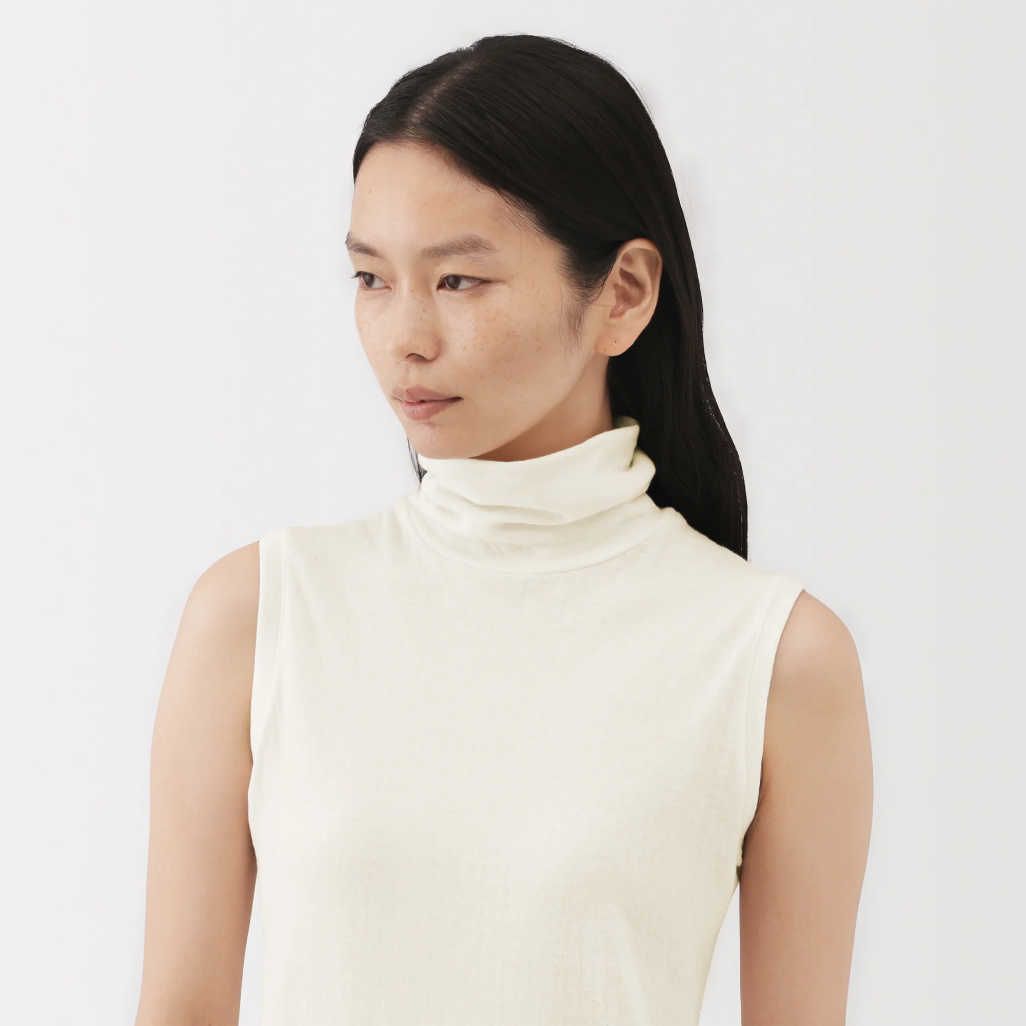 Labo Cotton Cashmere Sleeveless Turtleneck T-Shirt - Image 17