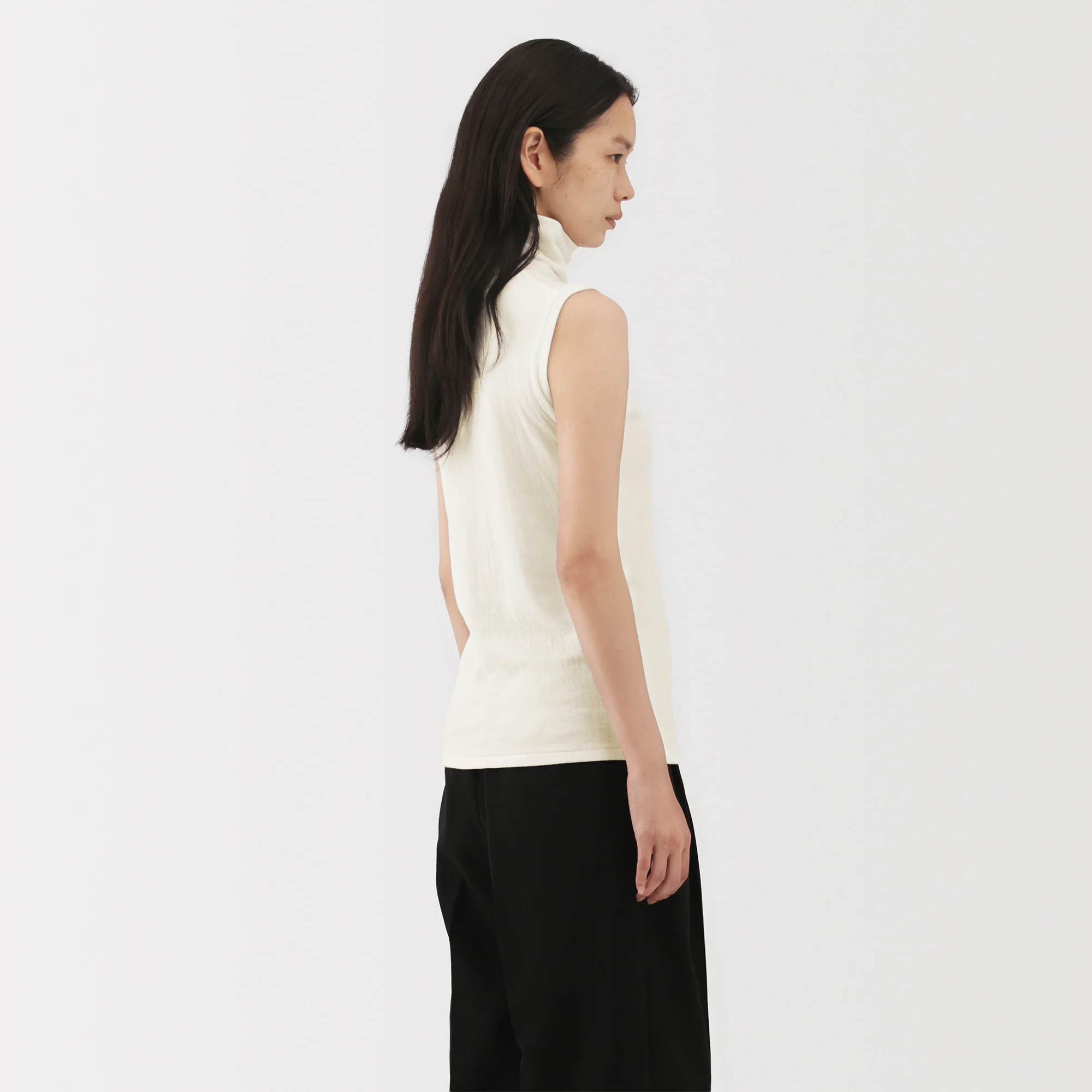 Labo Cotton Cashmere Sleeveless Turtleneck T-Shirt - Image 24