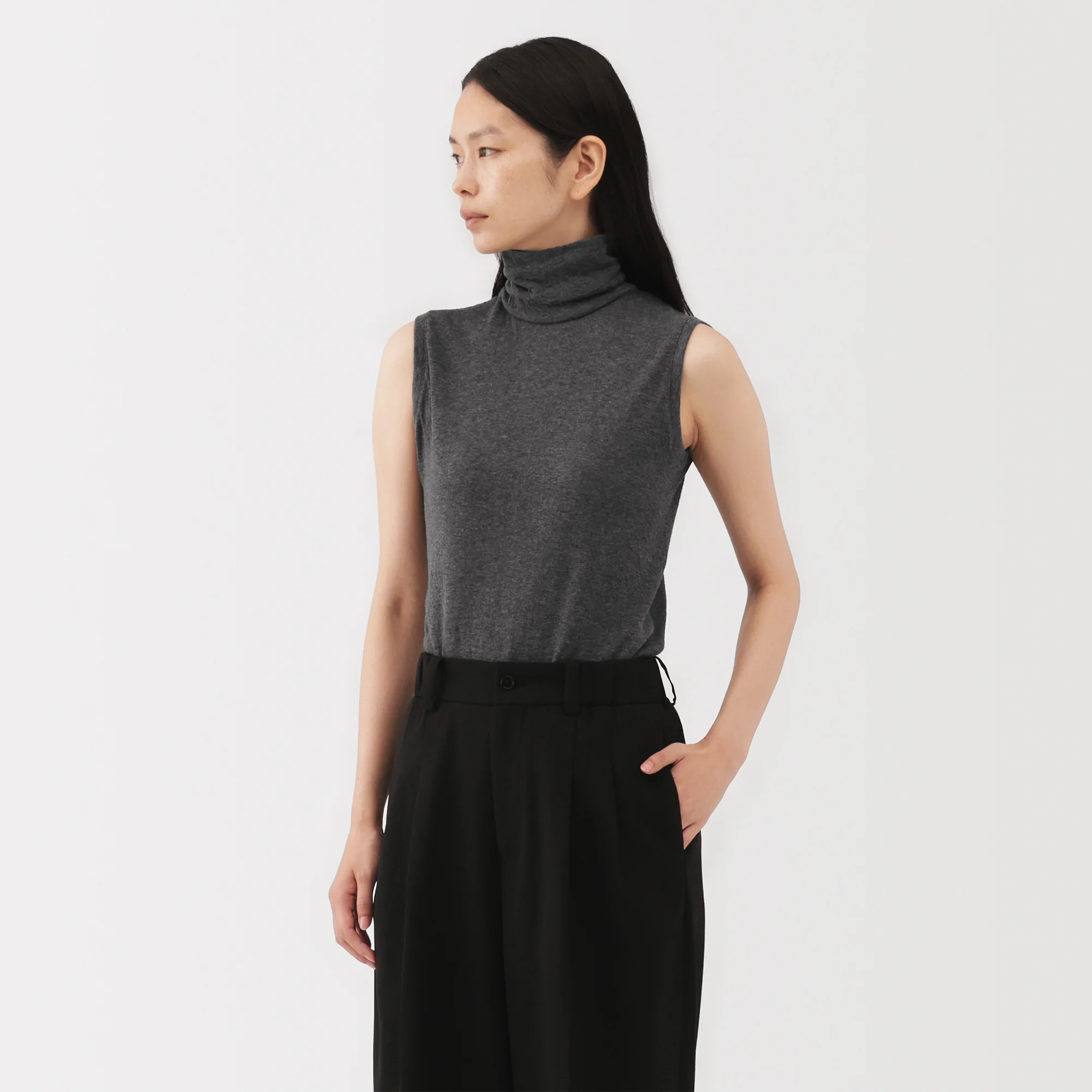 Labo Cotton Cashmere Sleeveless Turtleneck T-Shirt - Image 3