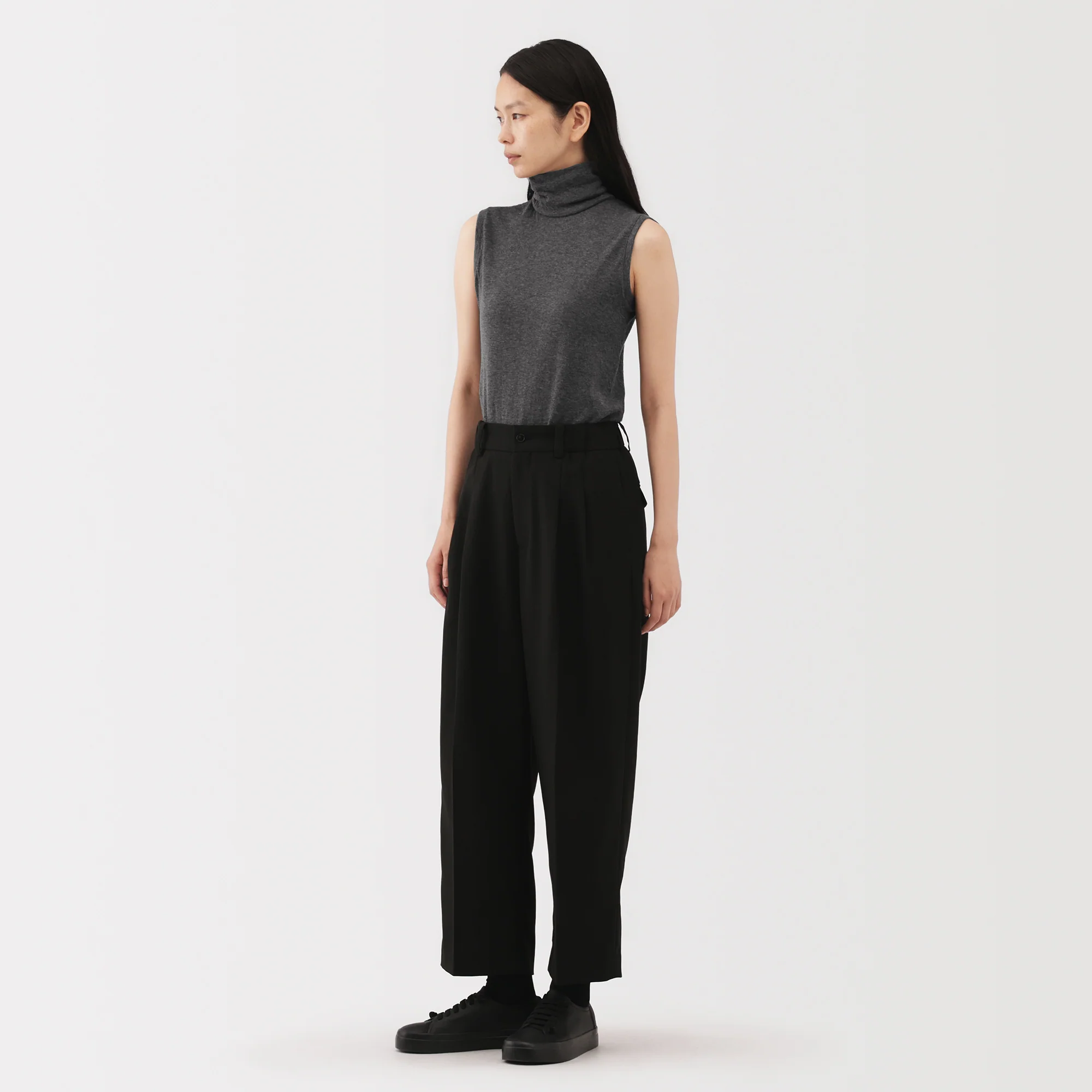 Labo Cotton Cashmere Sleeveless Turtleneck T-Shirt - Image 4