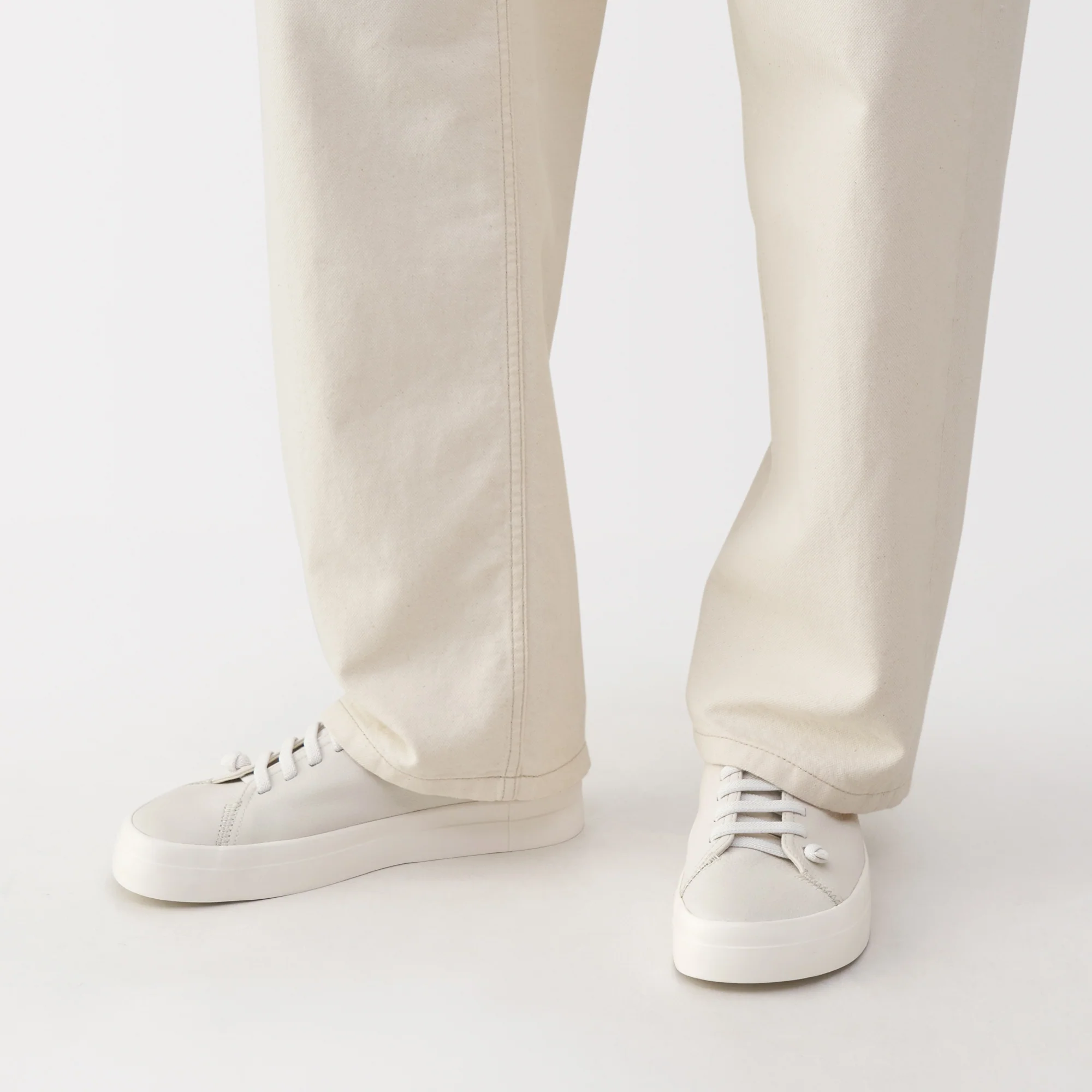 Labo Leather Low-Cut Sneakers - Image 10