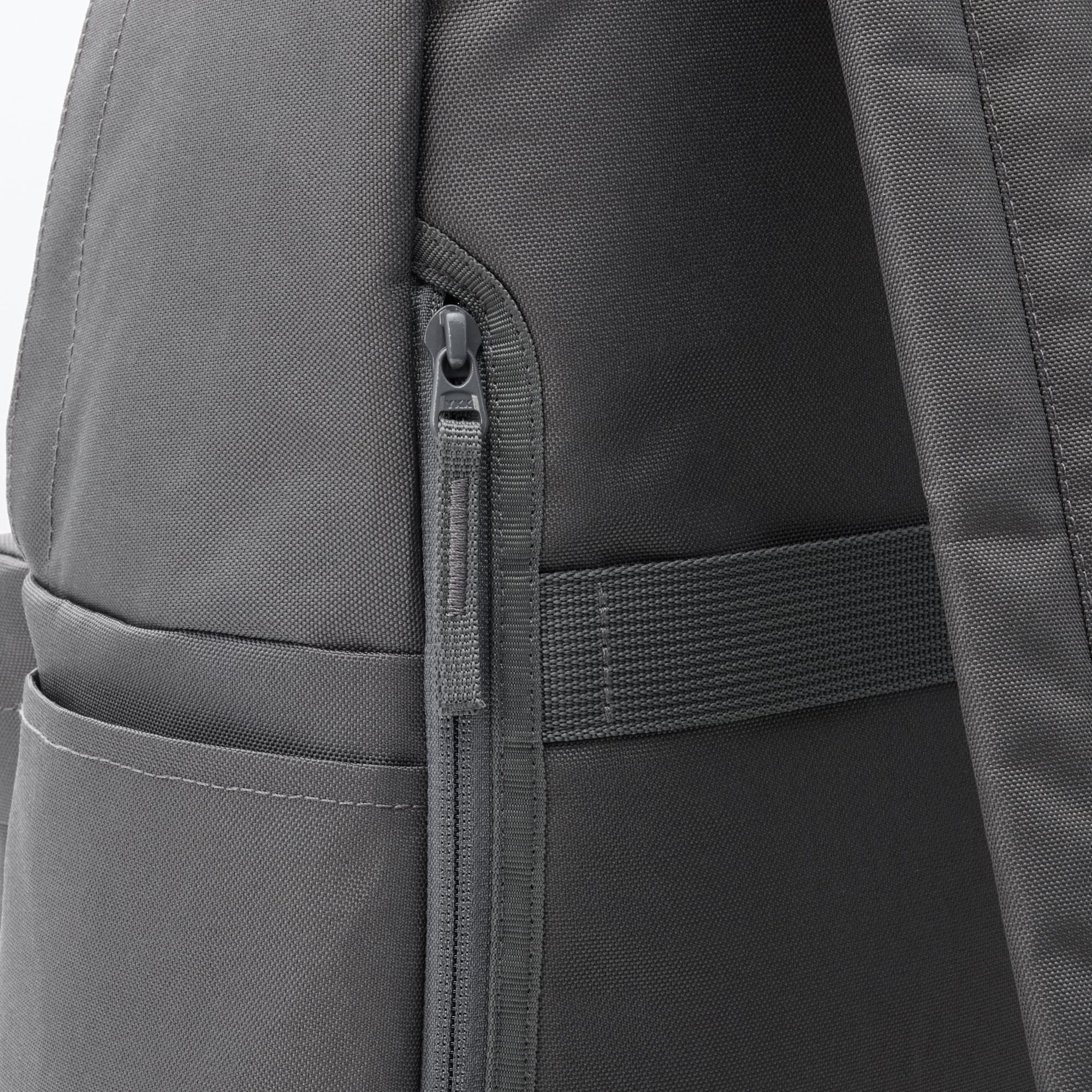 Less Tiring Water Repellent Backpack - Image 10