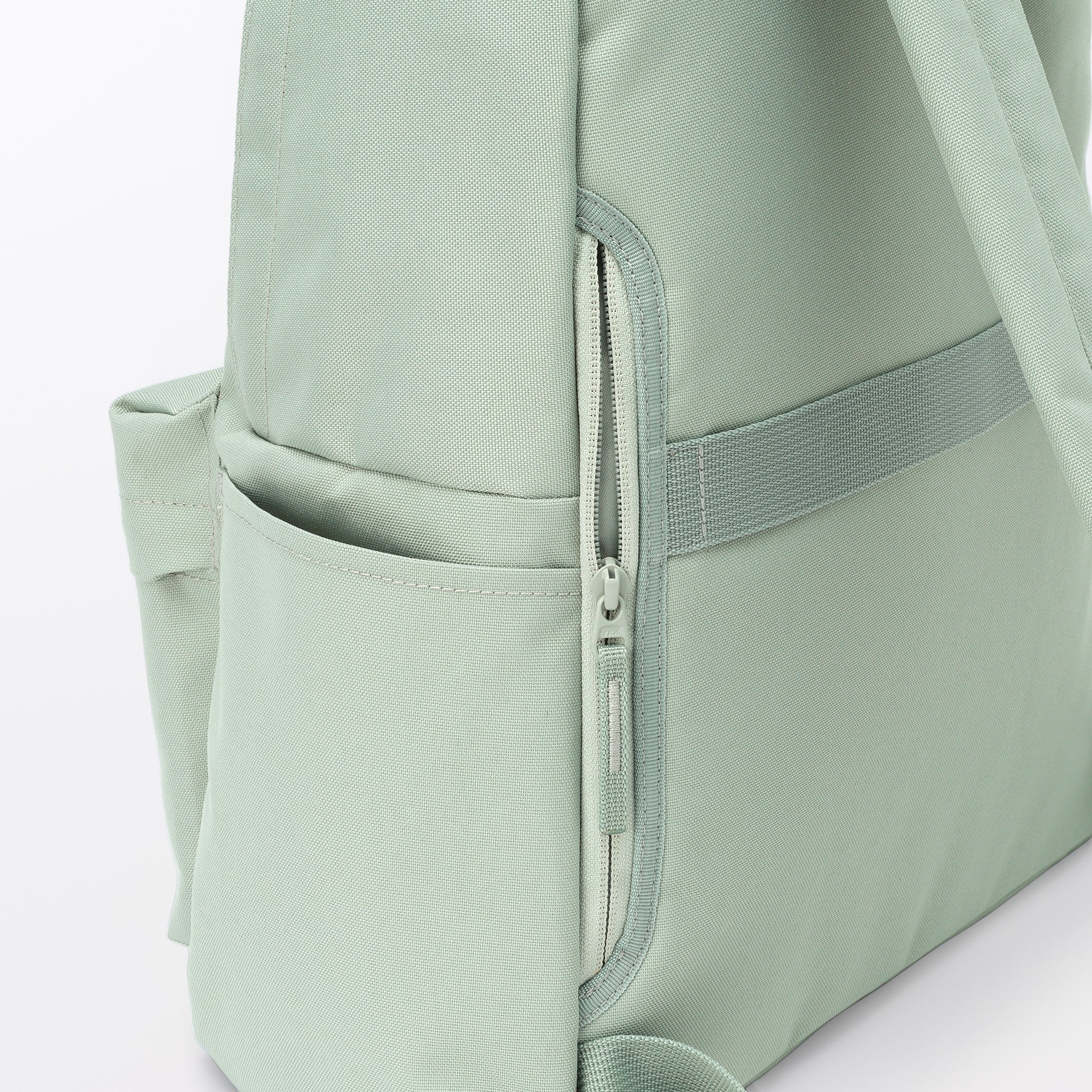 Less Tiring Water Repellent Backpack - Image 17