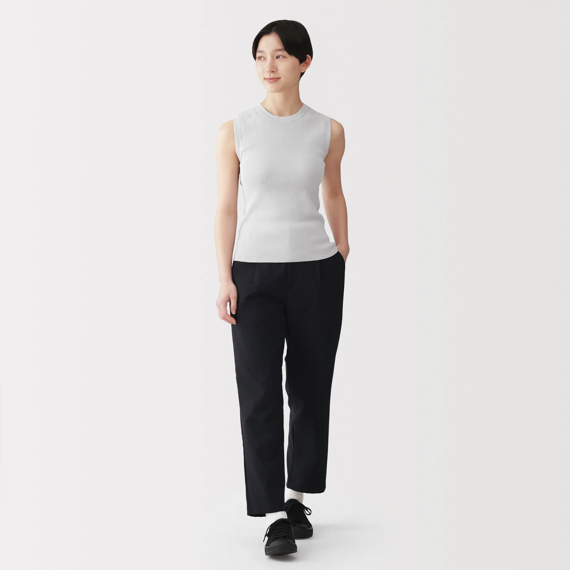 Light Knit Sleeveless Sweater - Image 11