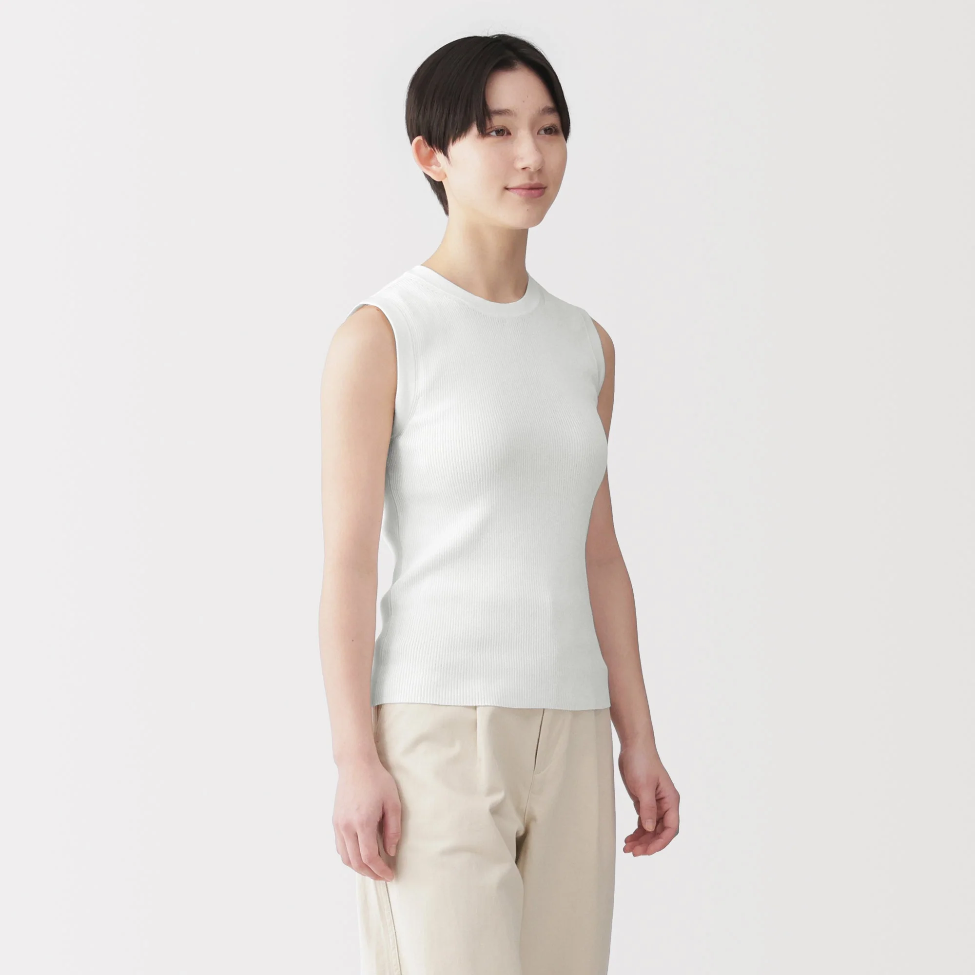 Light Knit Sleeveless Sweater - Image 17