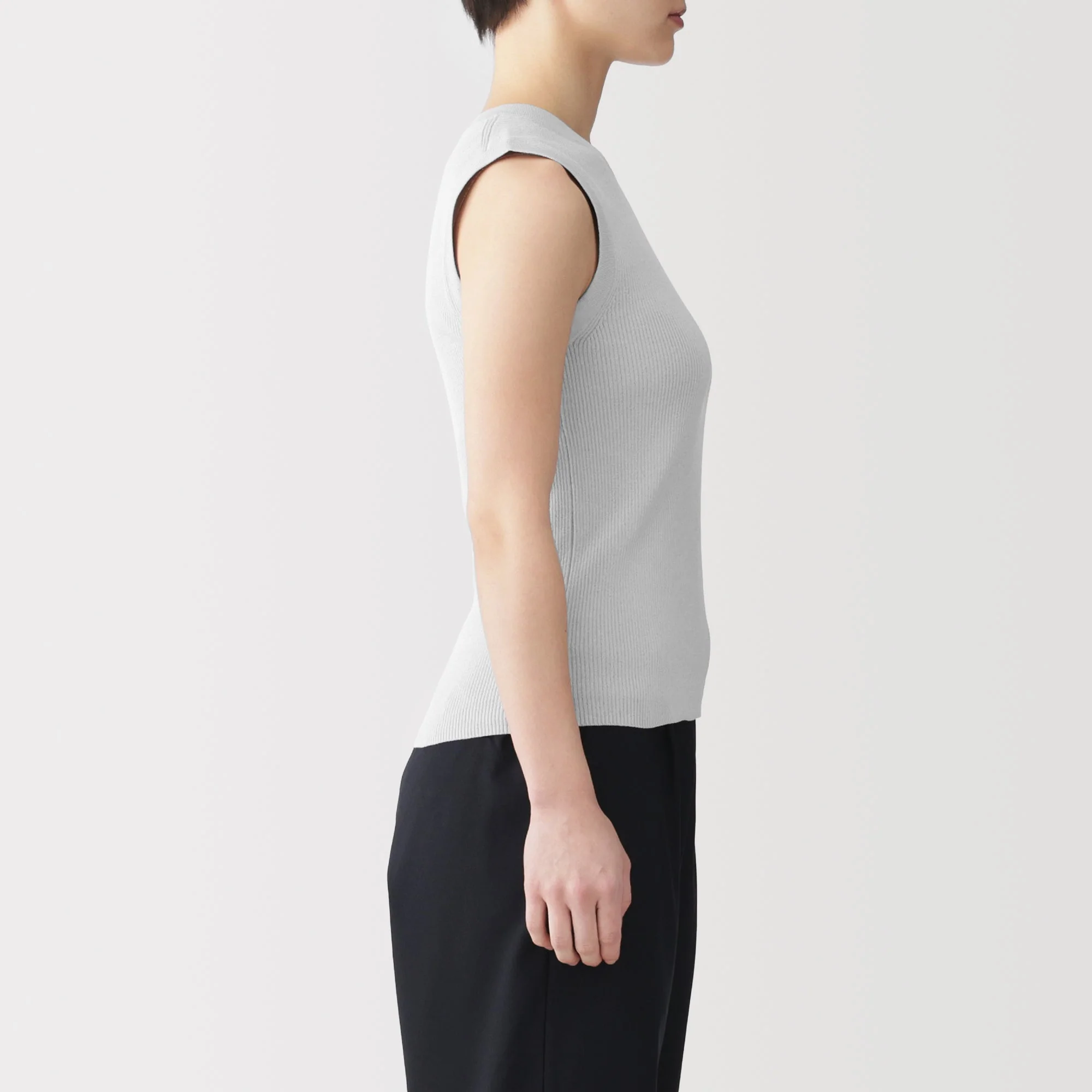 Light Knit Sleeveless Sweater - Image 19