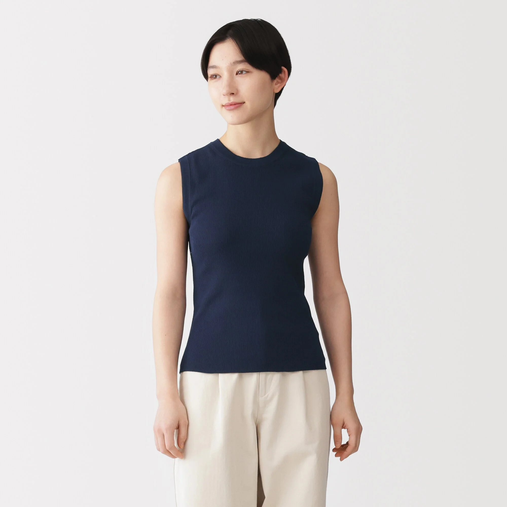 Light Knit Sleeveless Sweater - Image 25