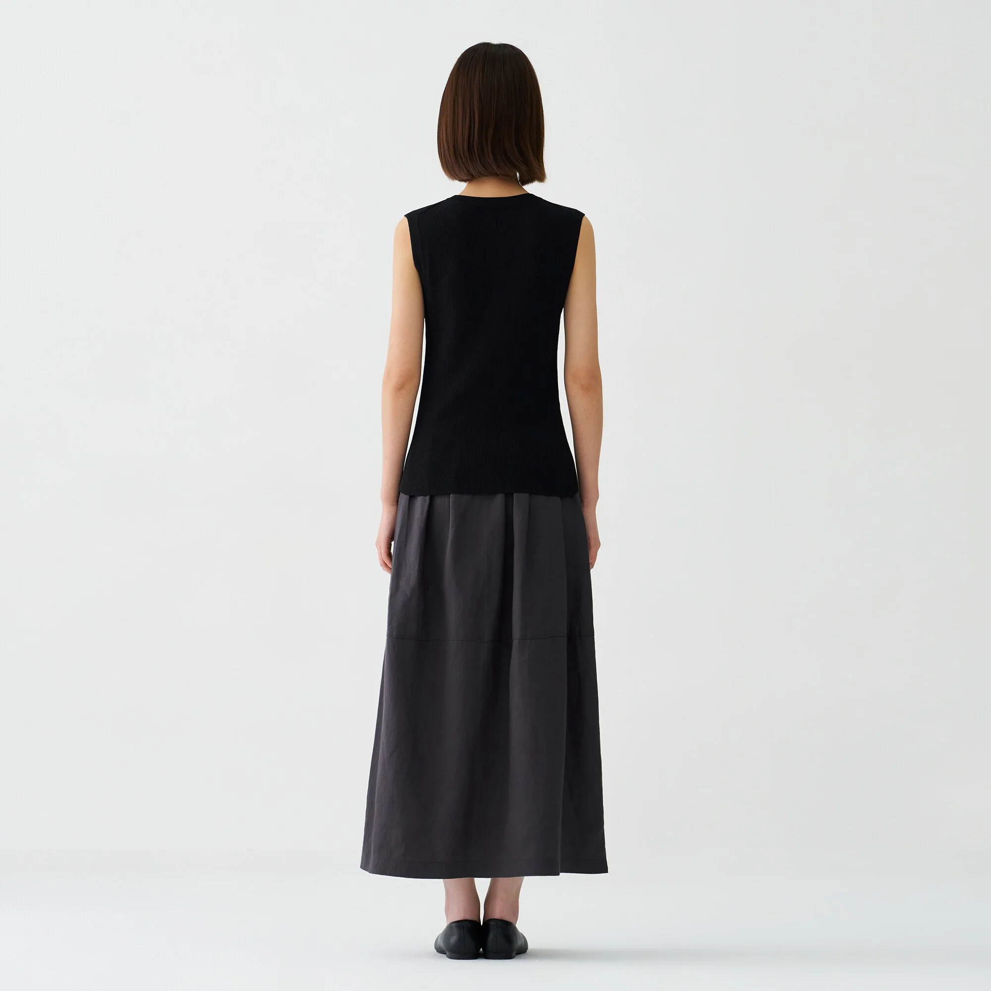 Light Knit Sleeveless Sweater - Image 6