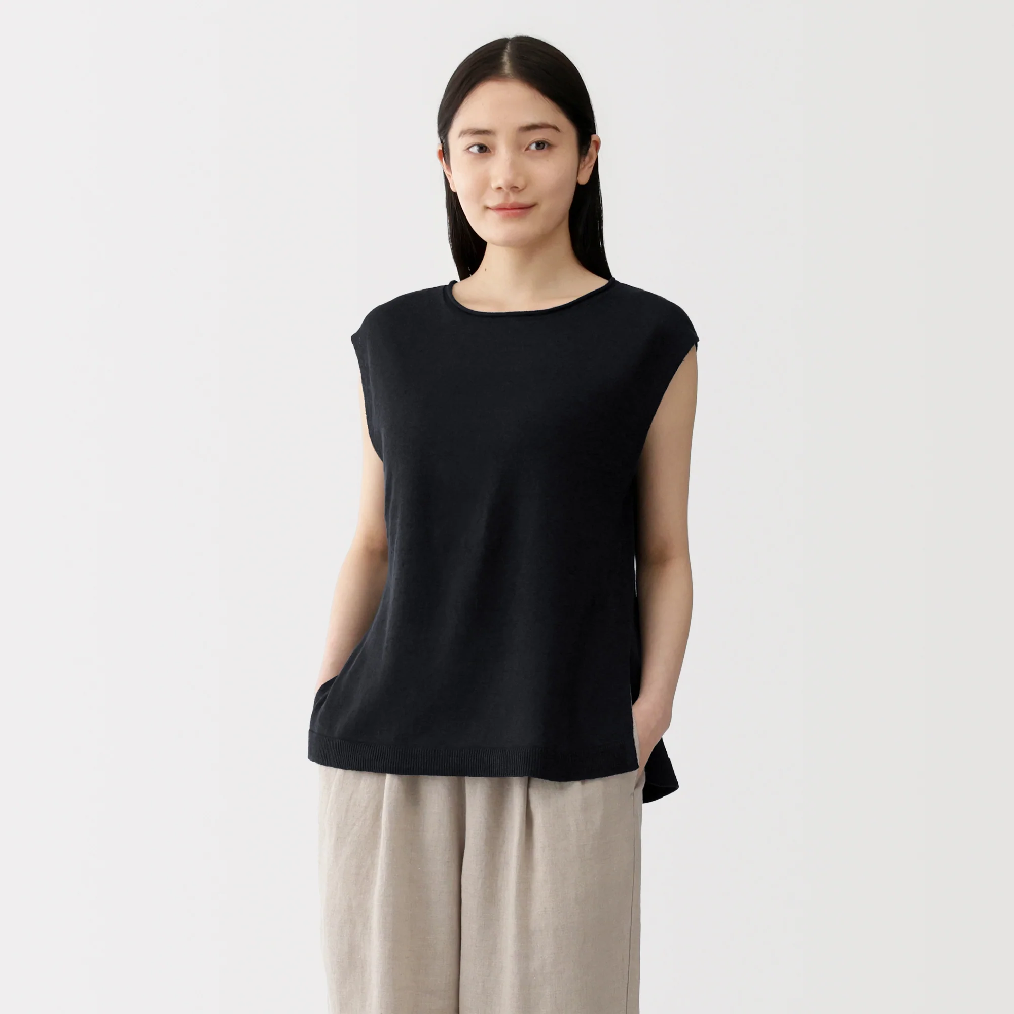 Linen Sleeveless Sweater - Image 11