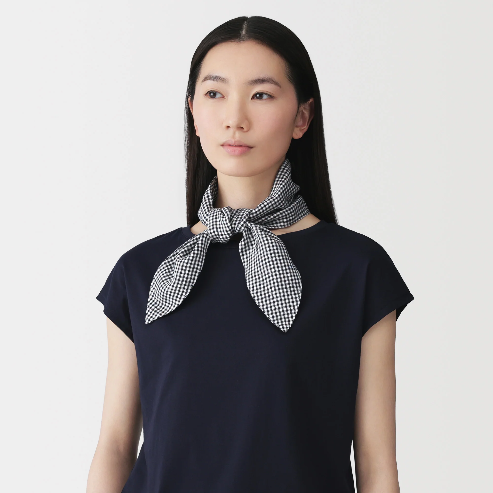 Lyocell Linen Scarf with Pocket - Image 3