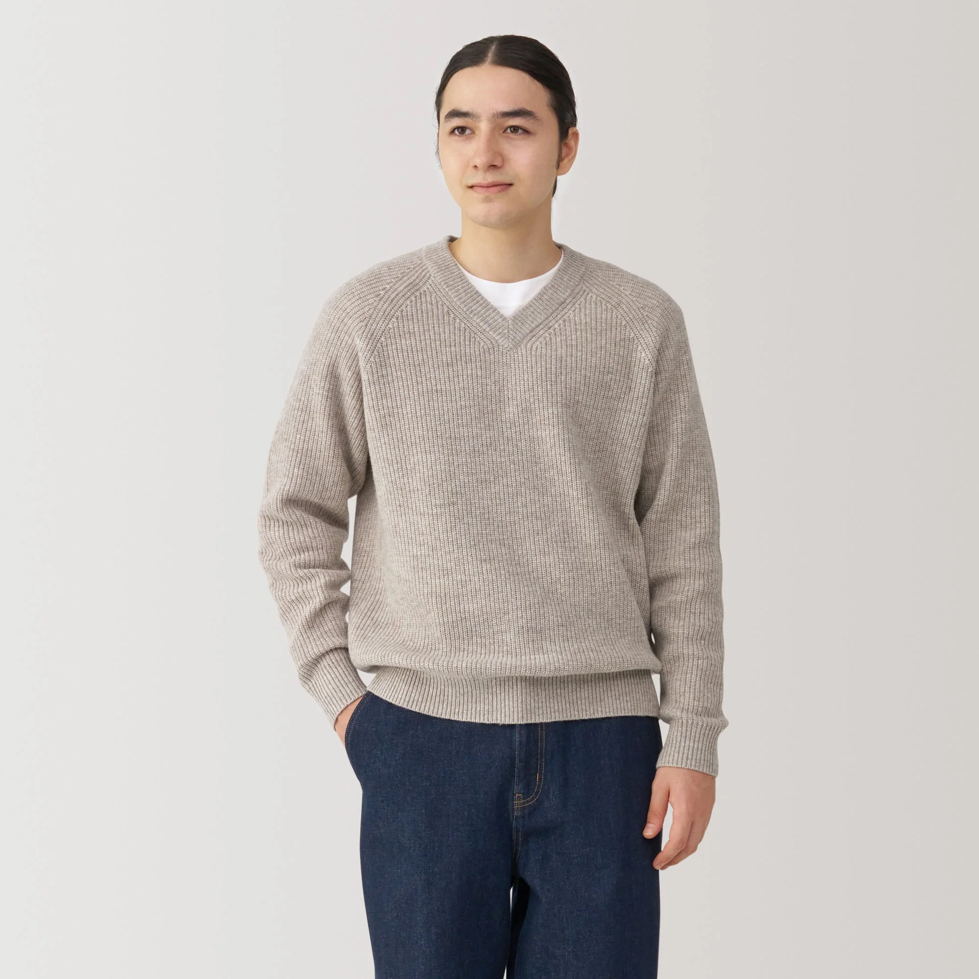 Men's Mid-Gauge V Neck Sweater - Image 10
