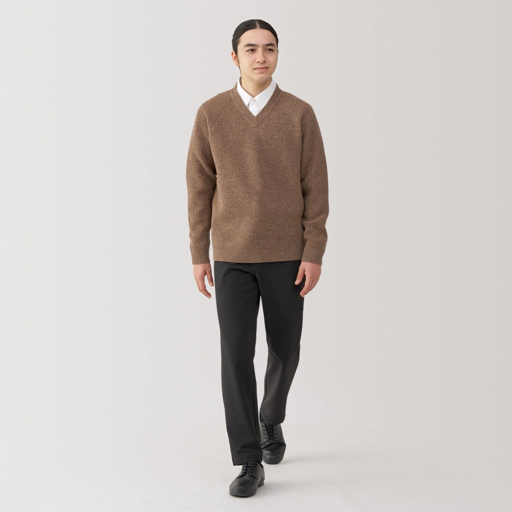 Men's Mid-Gauge V Neck Sweater - Image 4