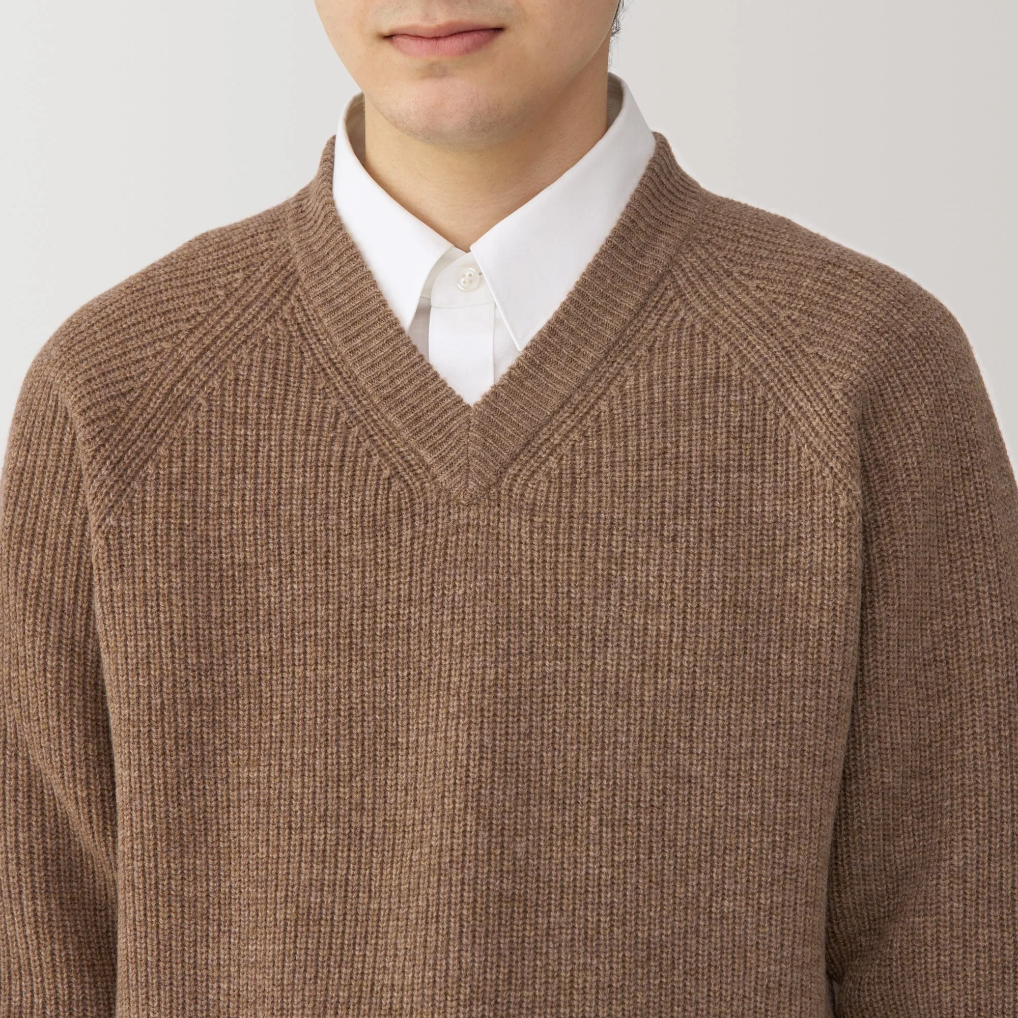Men's Mid-Gauge V Neck Sweater - Image 7