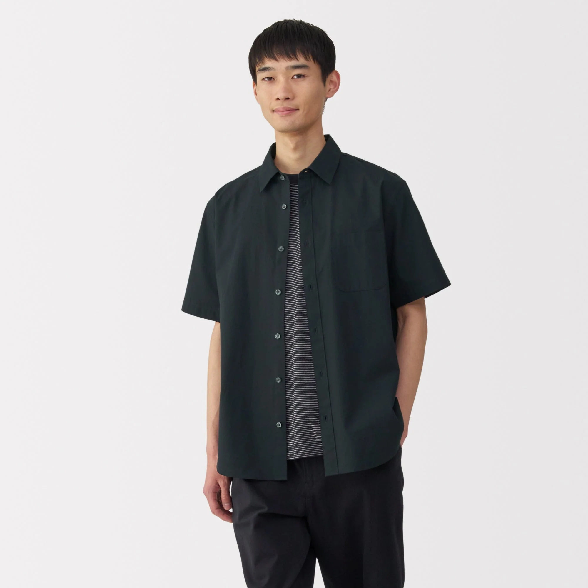 Men's Washed Broadcloth Short Sleeve Shirt - Image 11