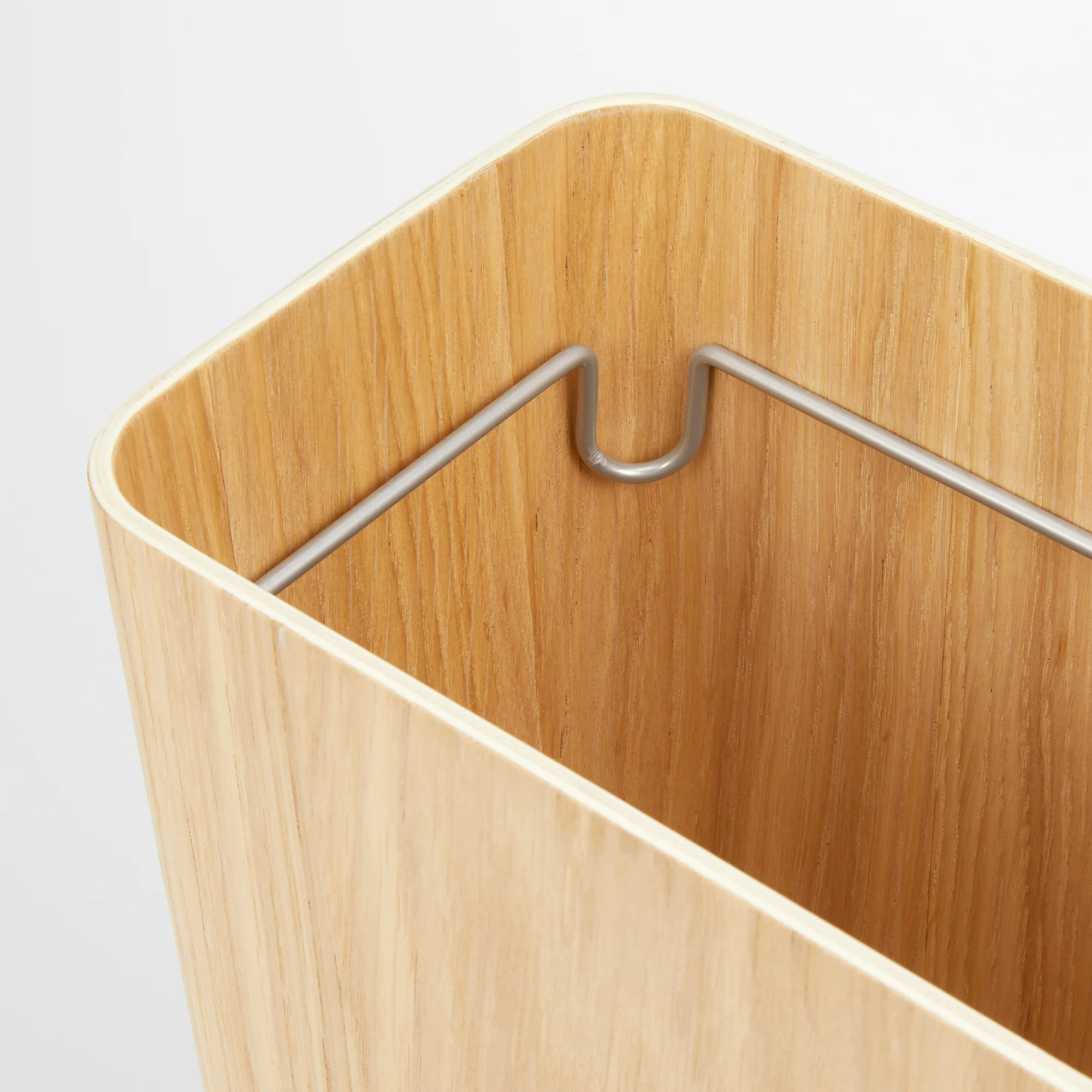Oak Dust Bin with Wire Frame - No Lid - Image 4