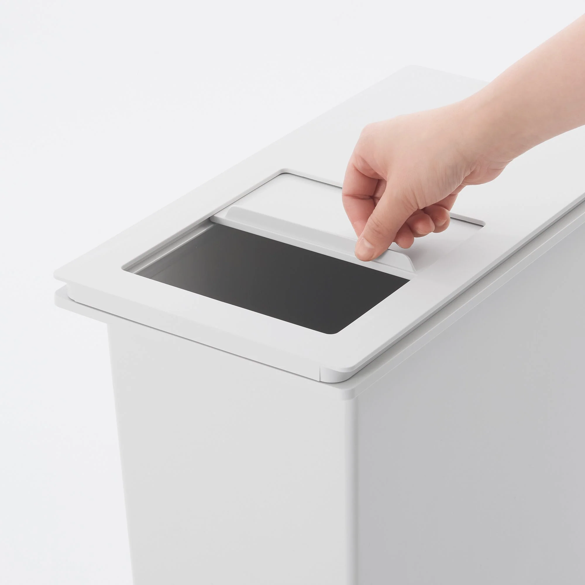 Polypropylene Lid for Dust Bin With Sliding Window