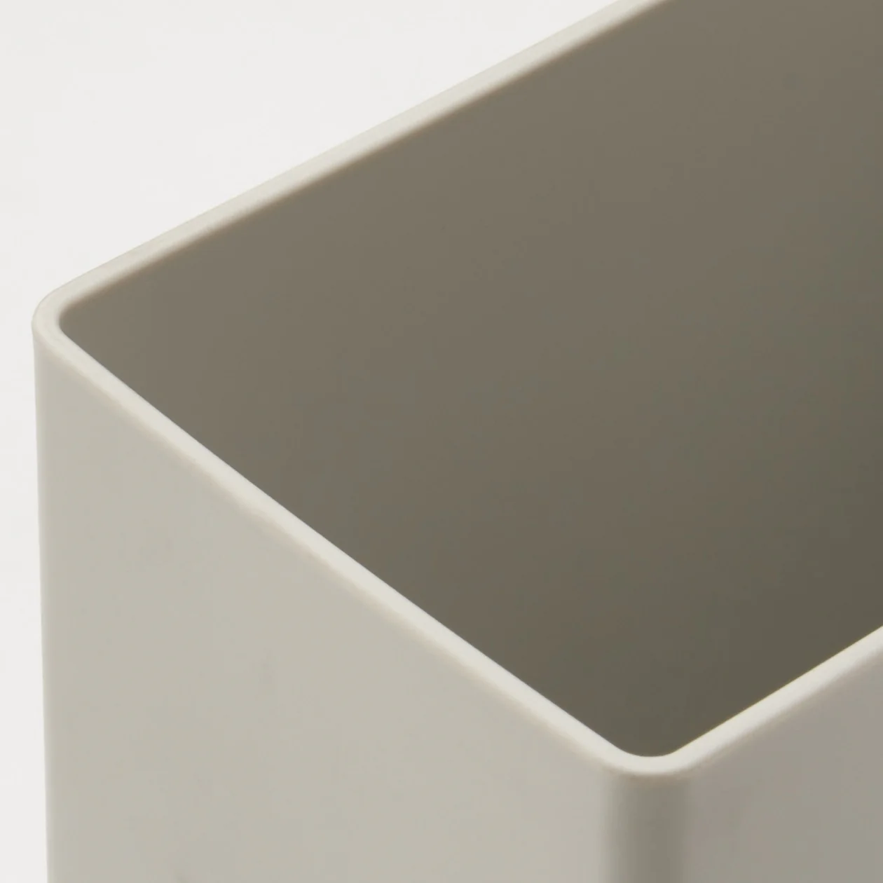 Polypropylene Dust Bin with Lid - Mini - 0.23 gal - Image 3