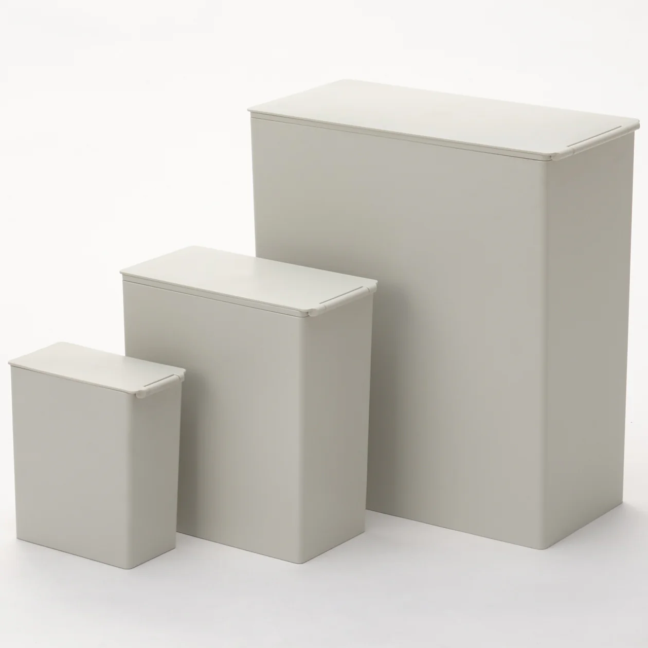 Polypropylene Dust Bin with Lid - Image 9