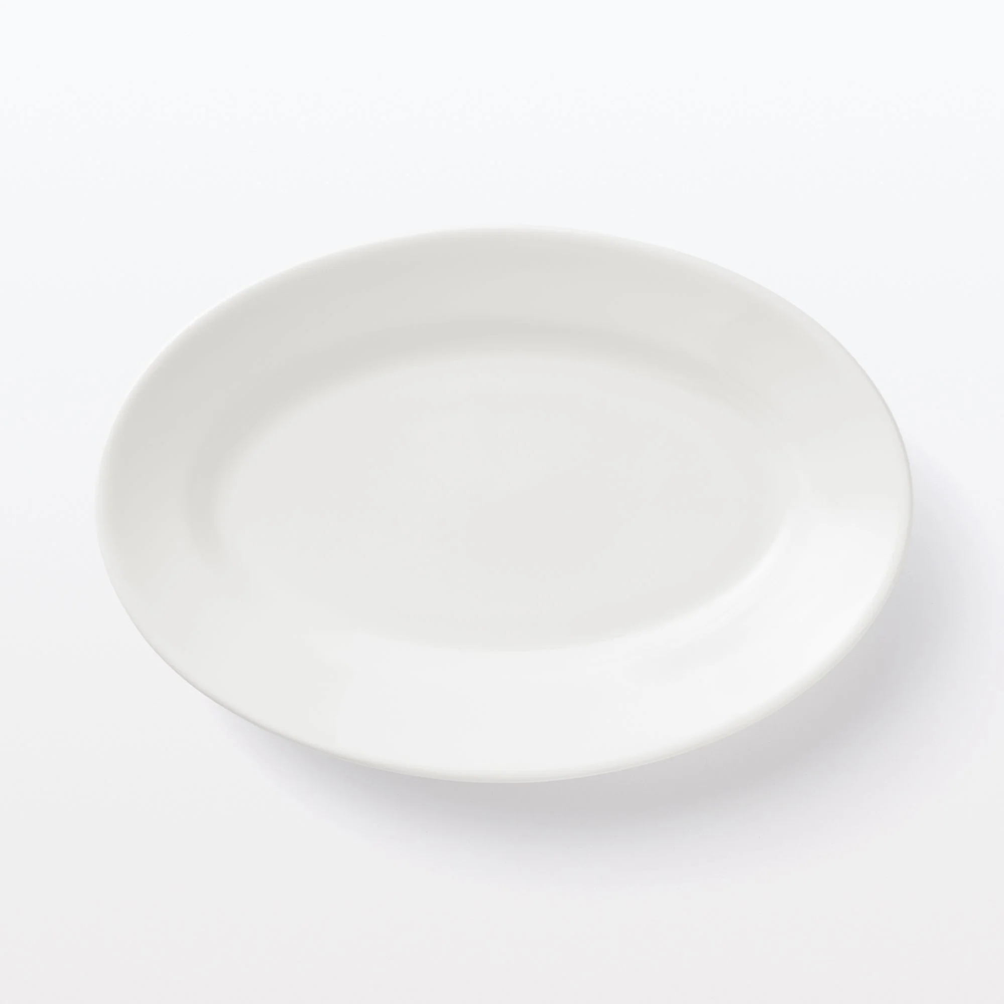 Porcelain Rimmed Oval Plate Large - White - Image 5