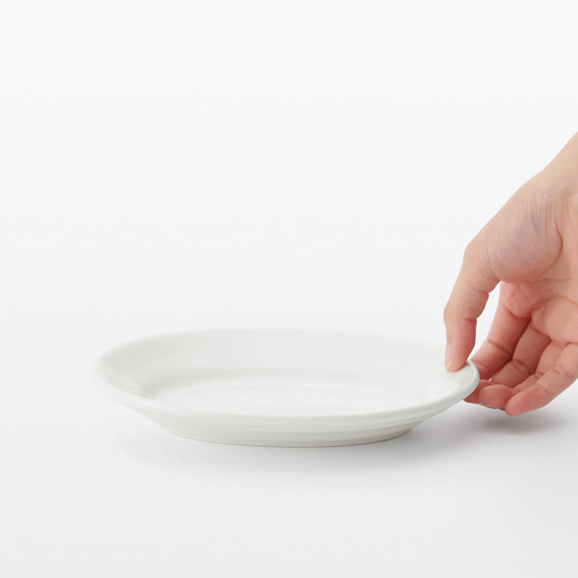 Porcelain Rimmed Oval Plate Small - White - Image 2