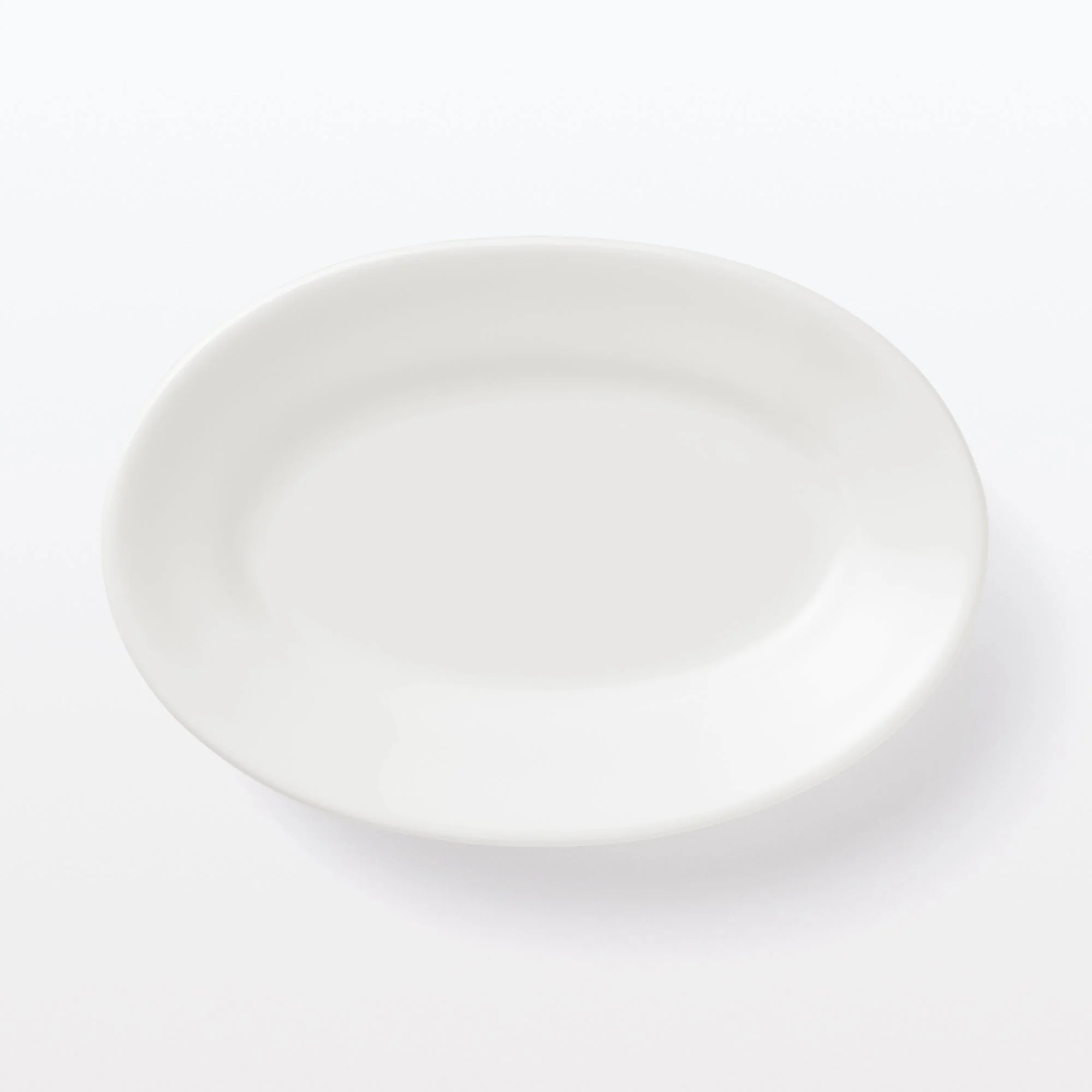 Porcelain Rimmed Oval Plate Small - White - Image 4