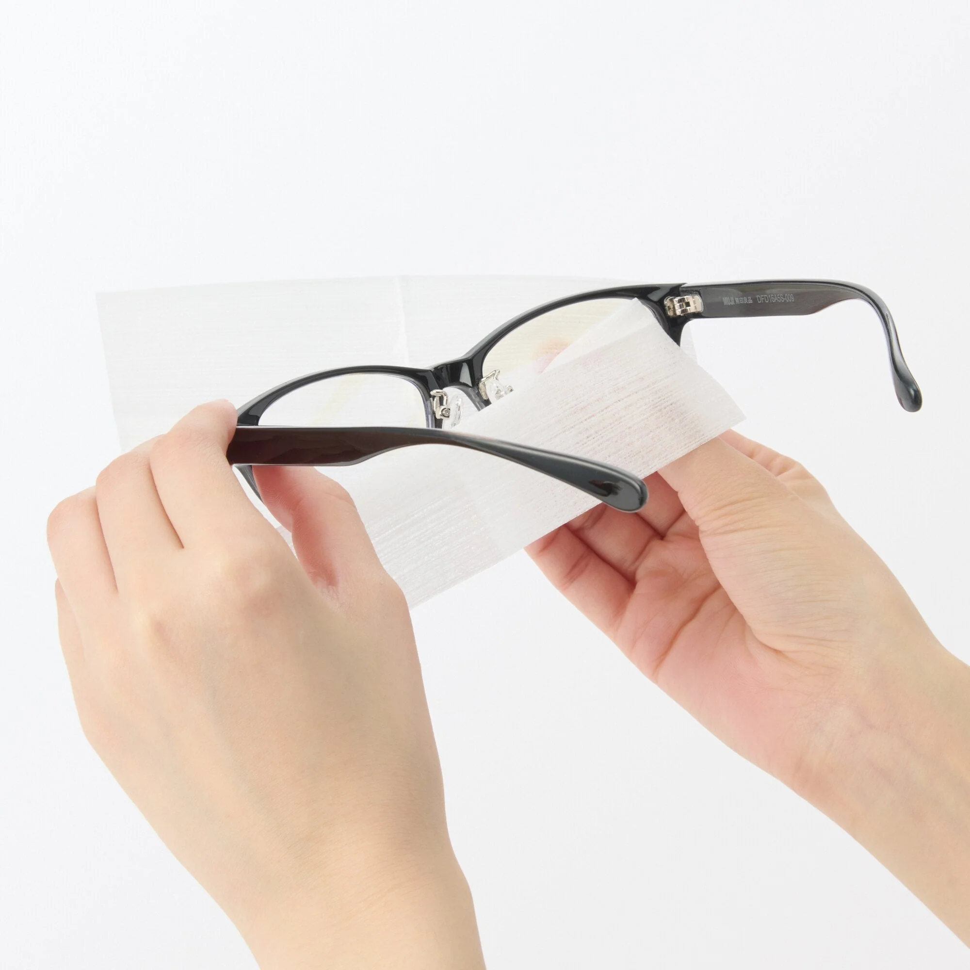 Portable Lens Wipes - Image 2