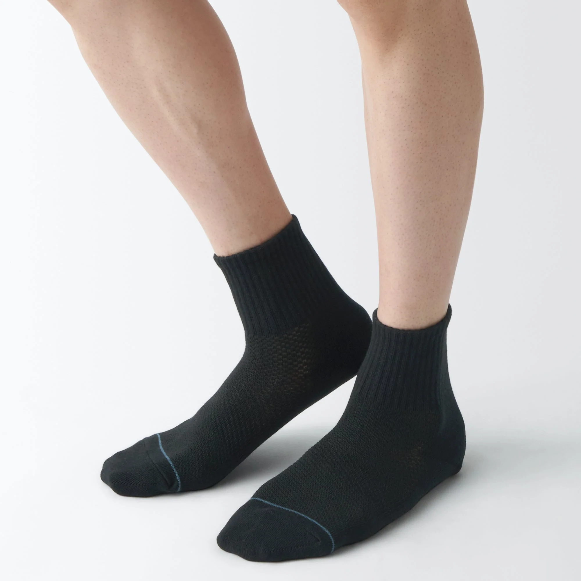 Right Angle Breathable Mesh Short Socks - Image 5