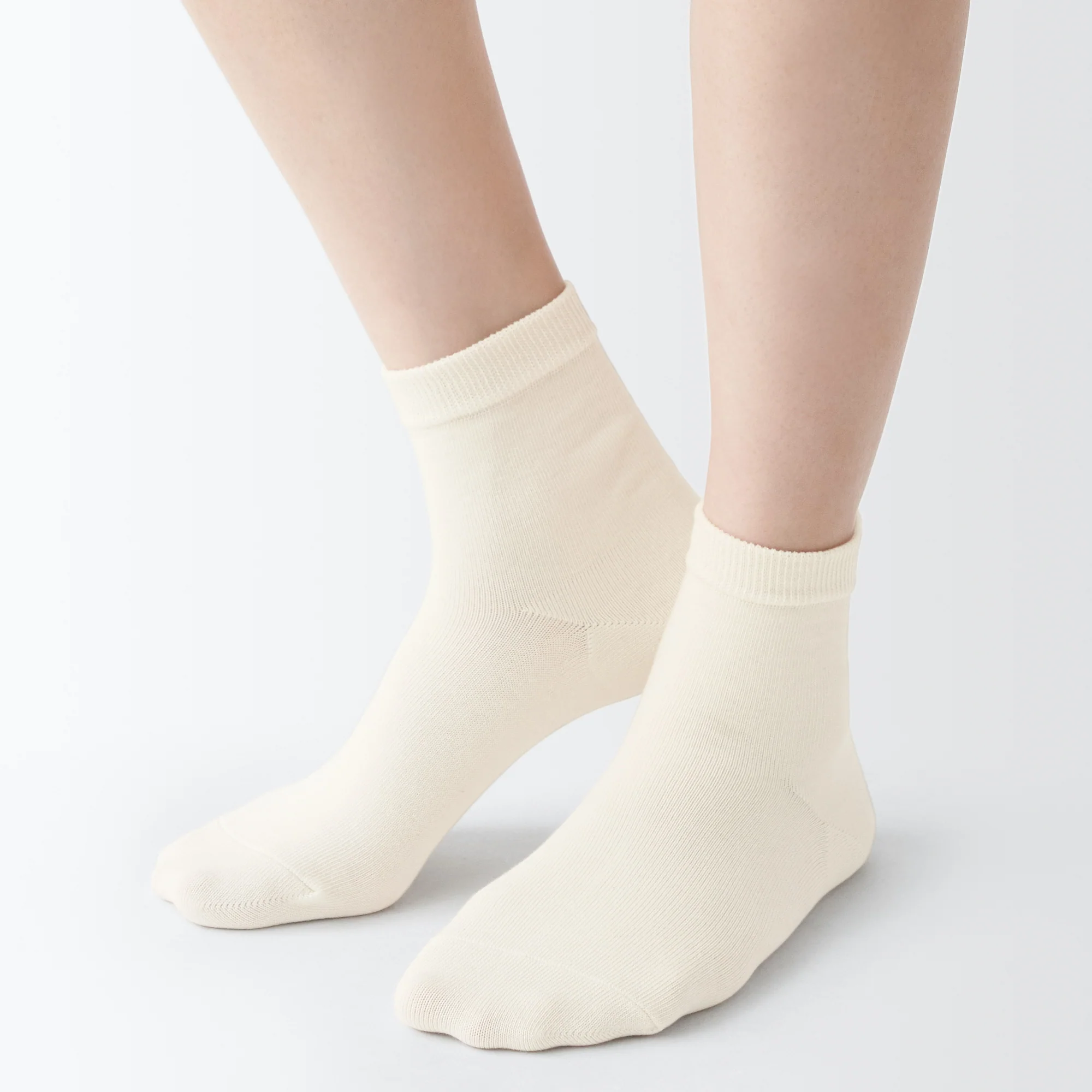 Right Angle Loose Top Short Socks - Image 15