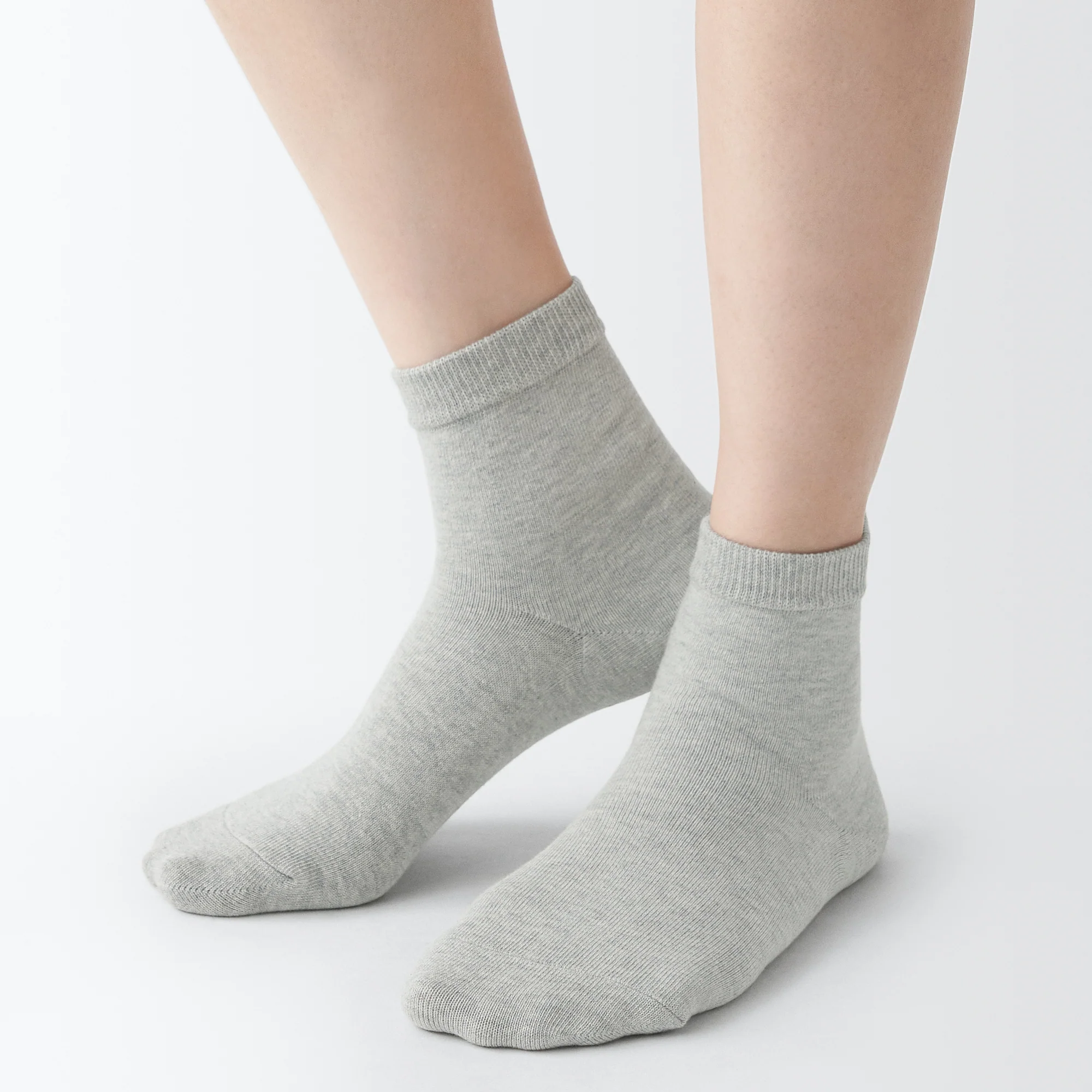 Right Angle Loose Top Short Socks - Image 17