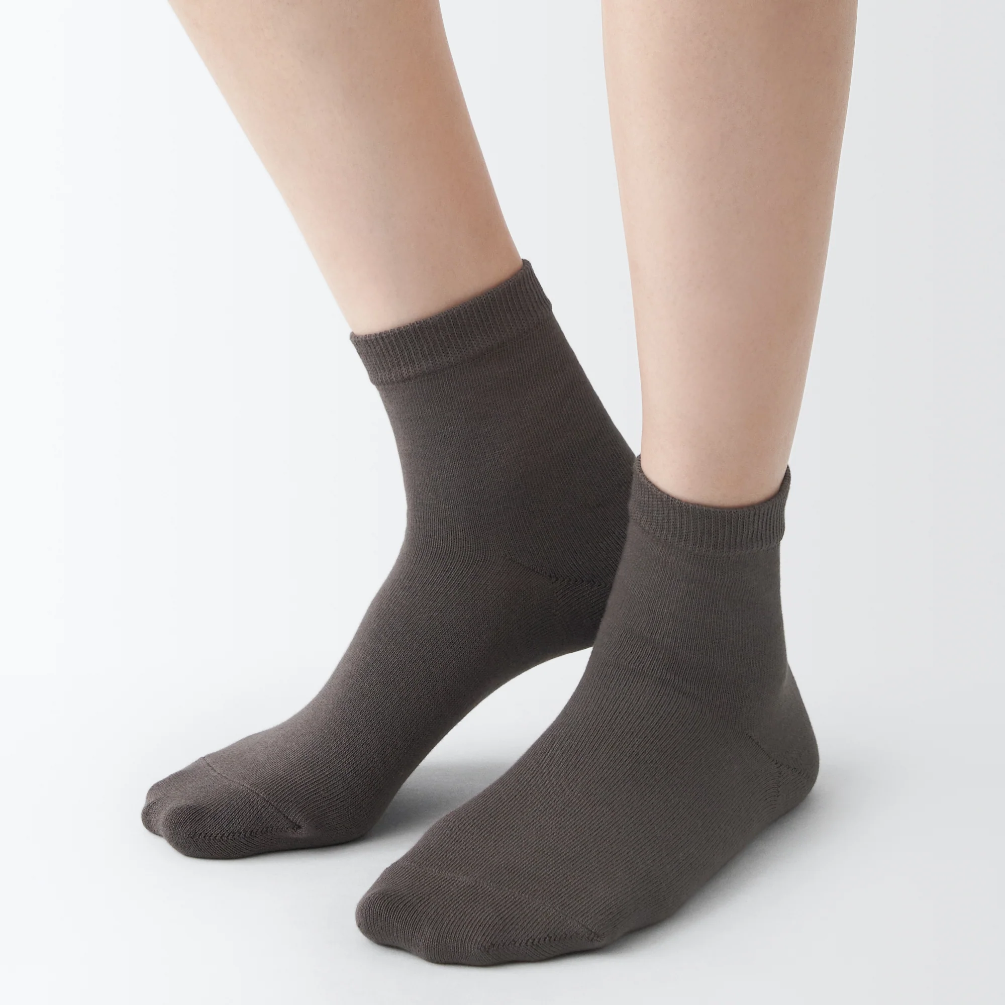 Right Angle Loose Top Short Socks - Image 23