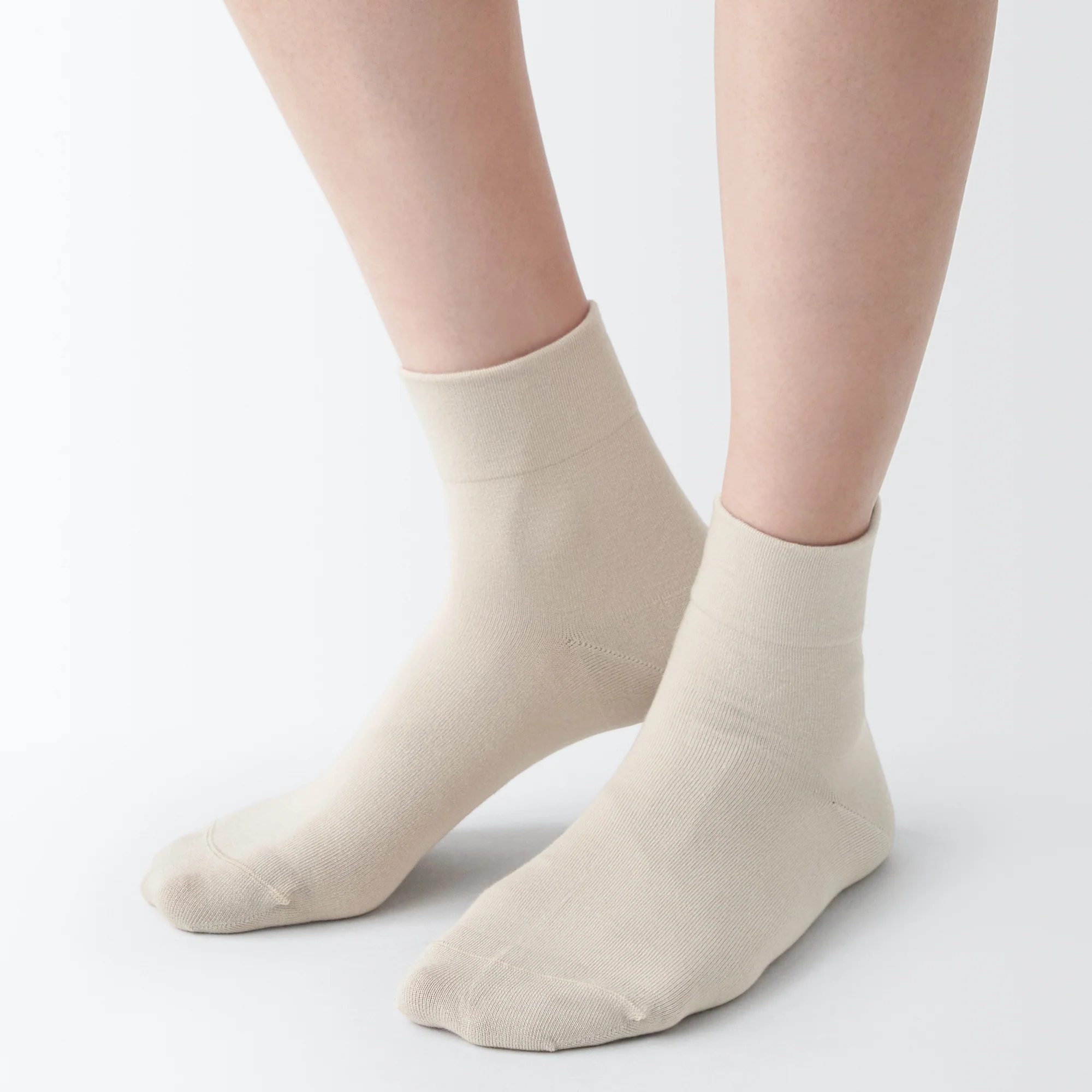 Right Angle Loose Top Short Socks - Image 17