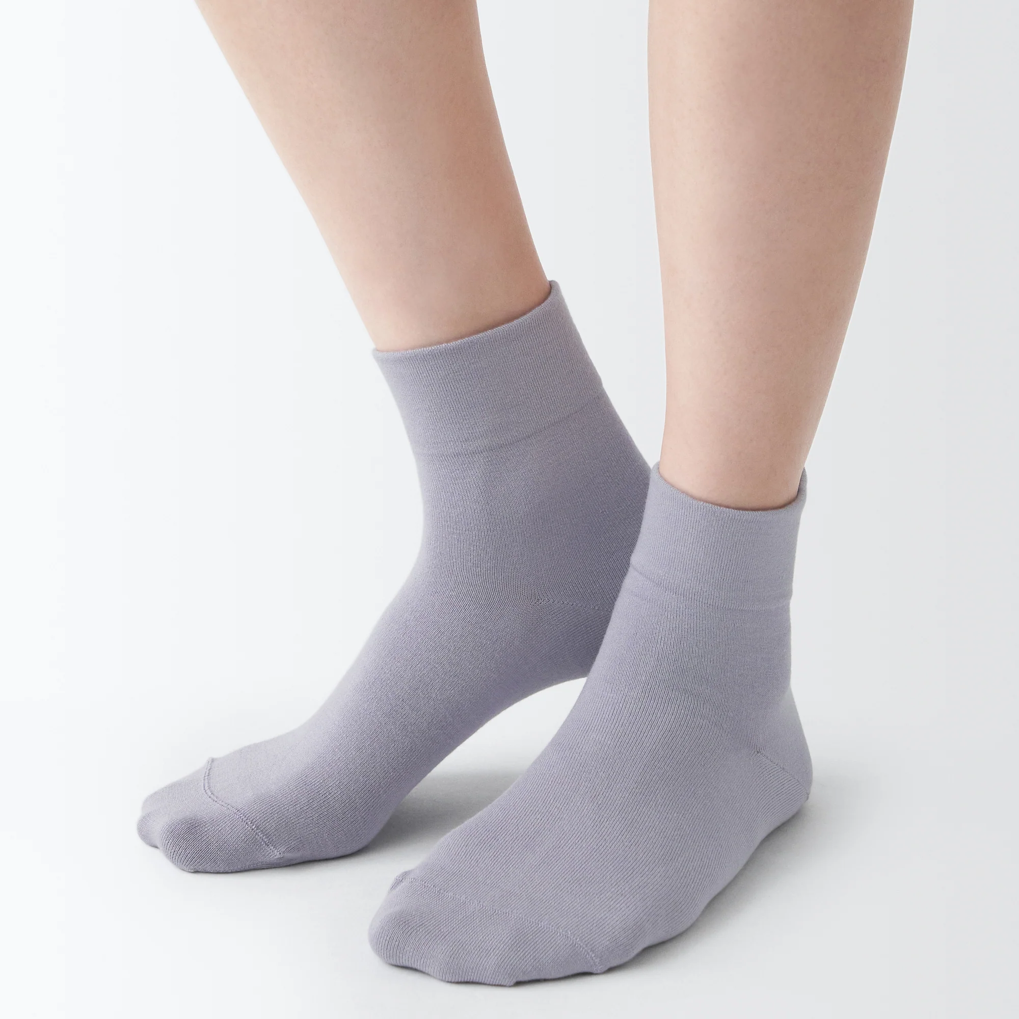 Right Angle Loose Top Short Socks - Image 9