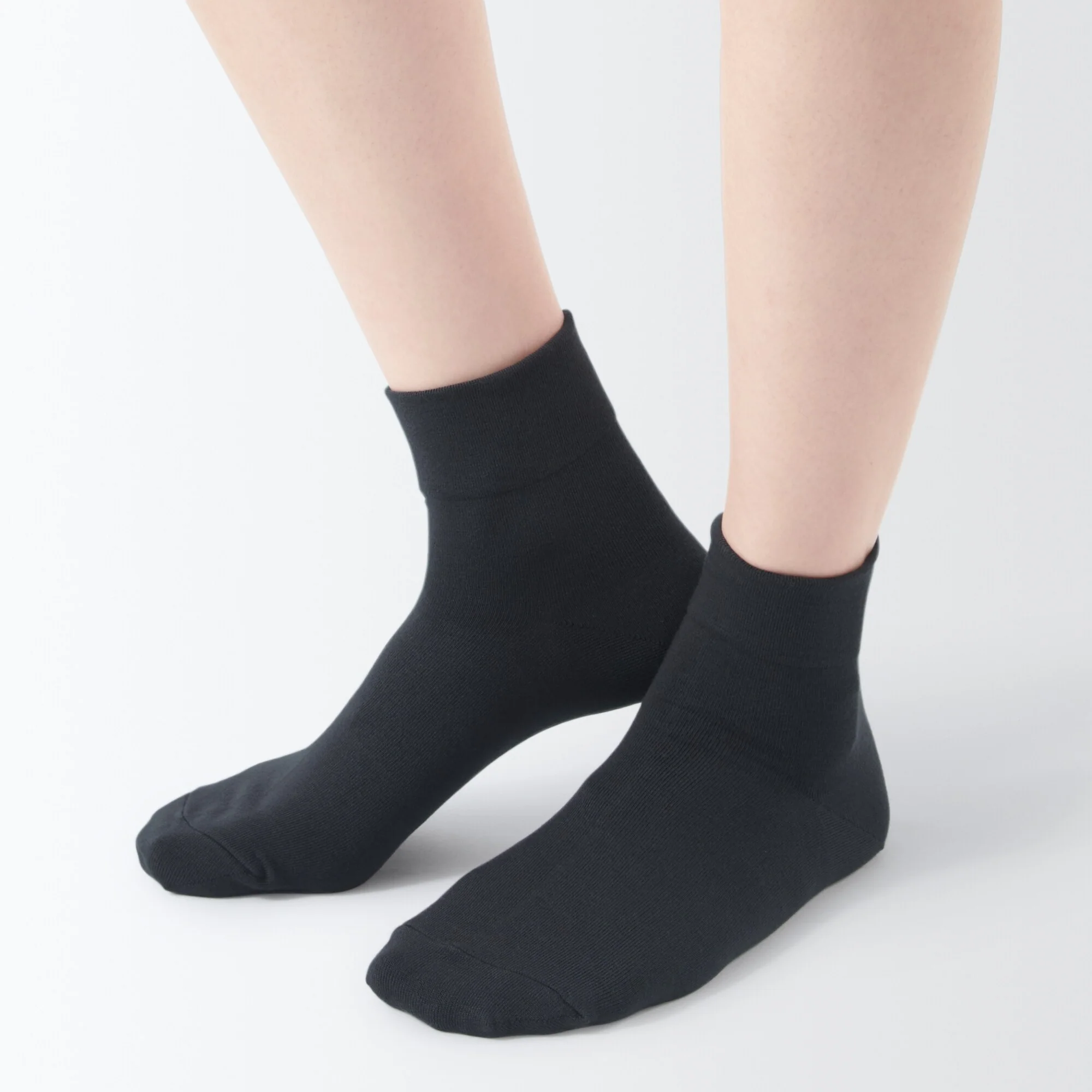 Right Angle Loose Top Short Socks - Image 5