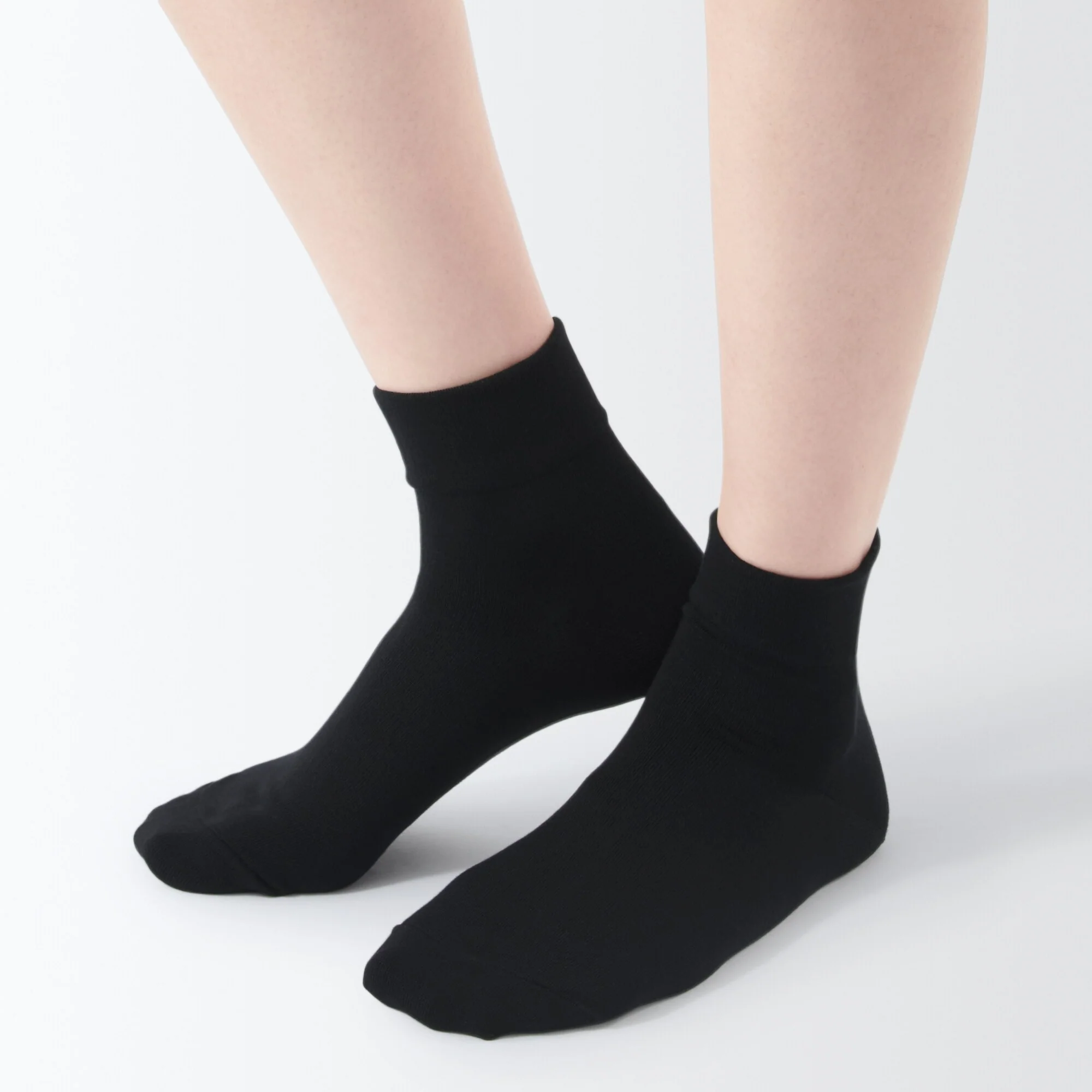 Right Angle Loose Top Short Socks - Image 7