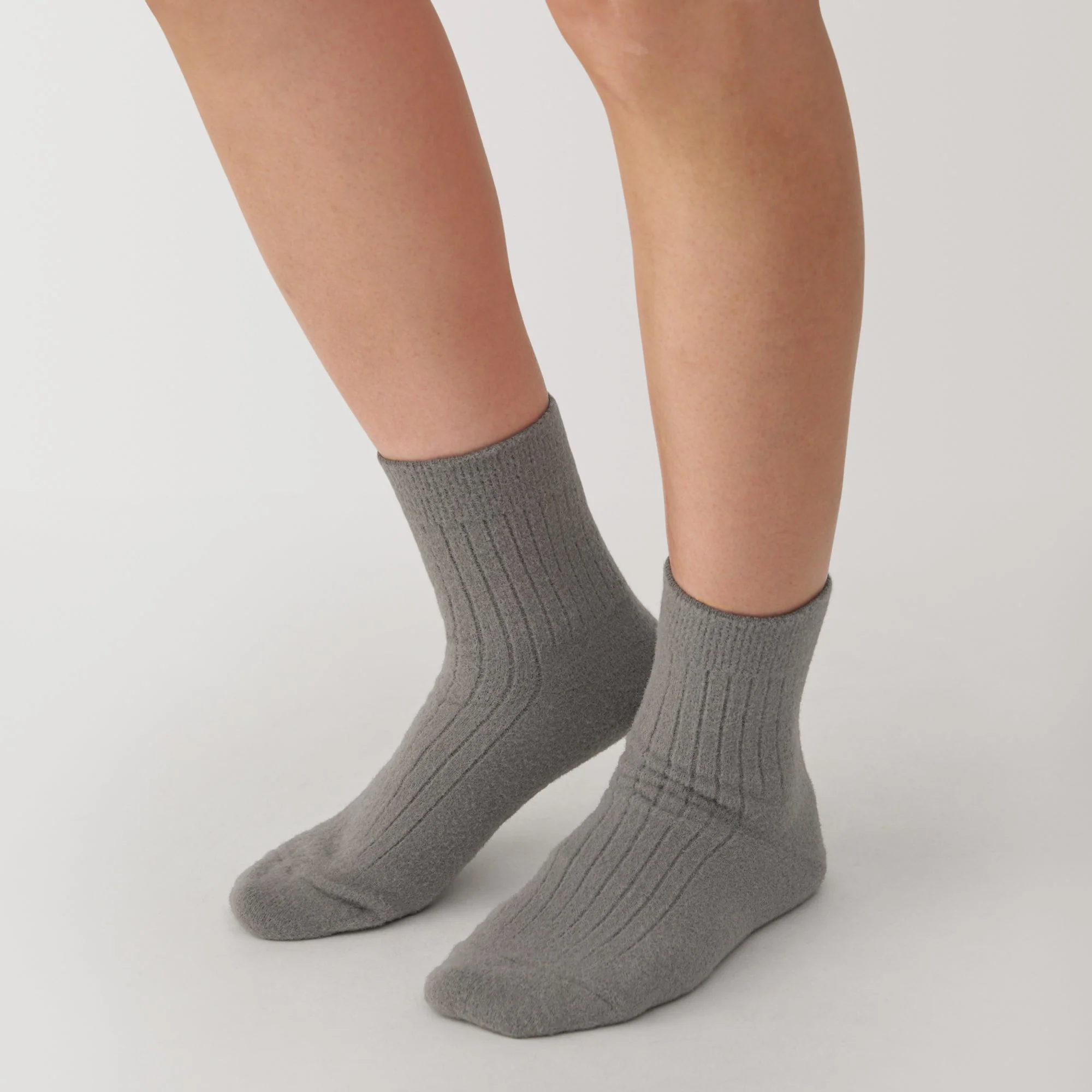 Right Angle Loose Top Short Socks - Image 2